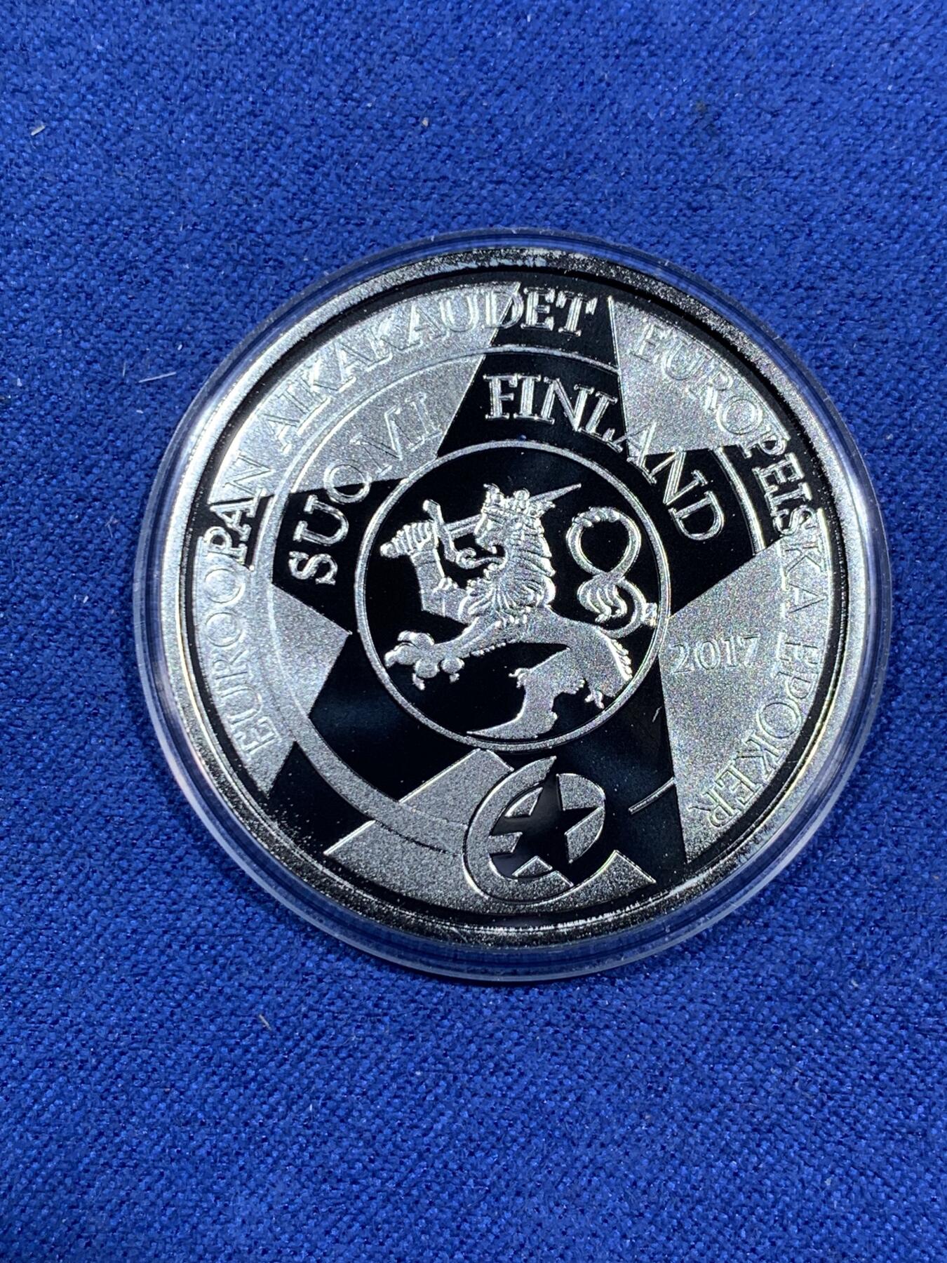 《竞宝斋》第295场- 周日，周一  2场连拍 （全场包邮） 欧洲之星 2007年 芬兰 10欧元 黄金时代 发行数量：10000  银0.925 17克 （内纸盒损坏）