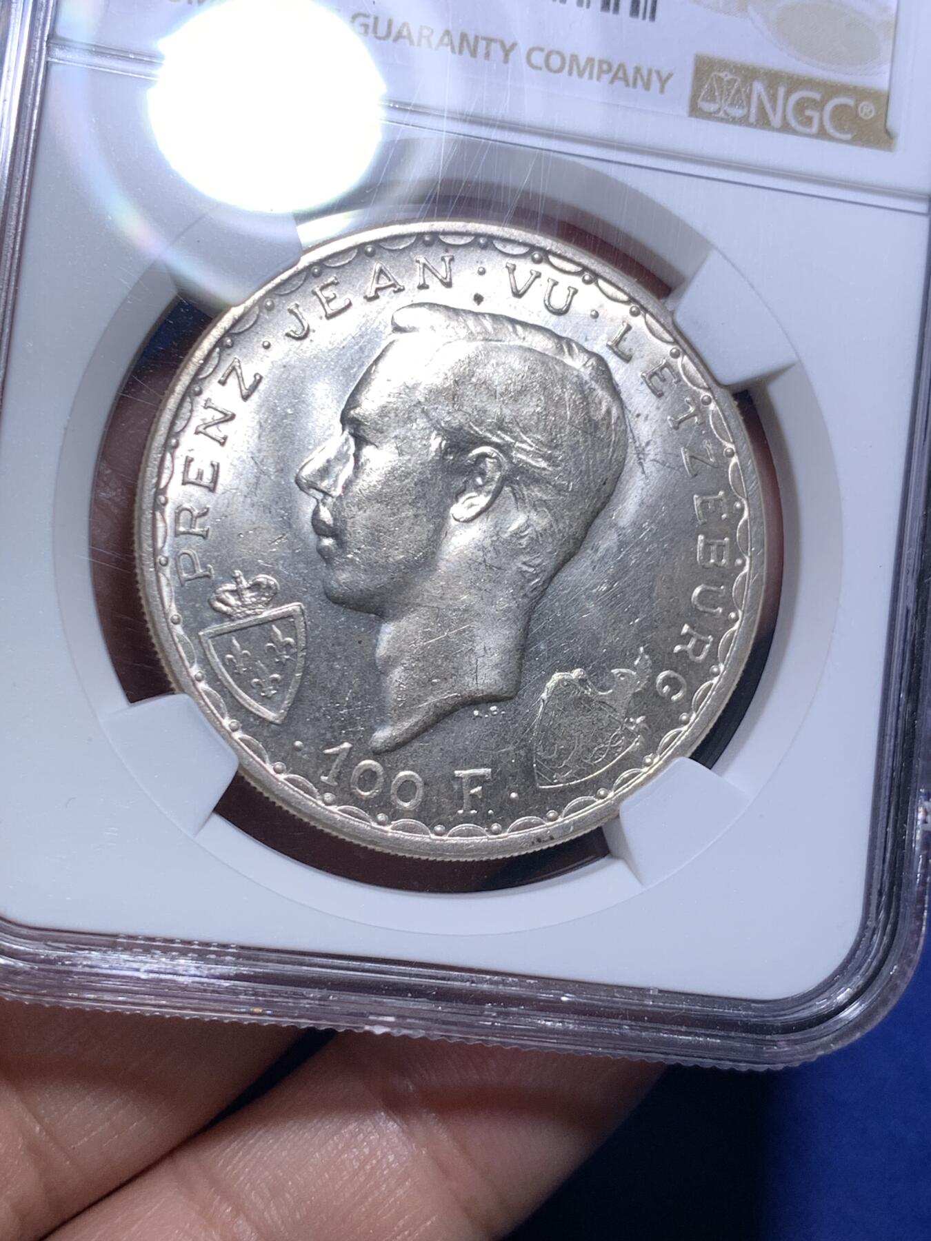 《竞宝斋》第295场- 周日，周一  2场连拍 （全场包邮） NGC MS62 卢森堡1946年盲人约翰战死600周年纪念100法郎马剑银币