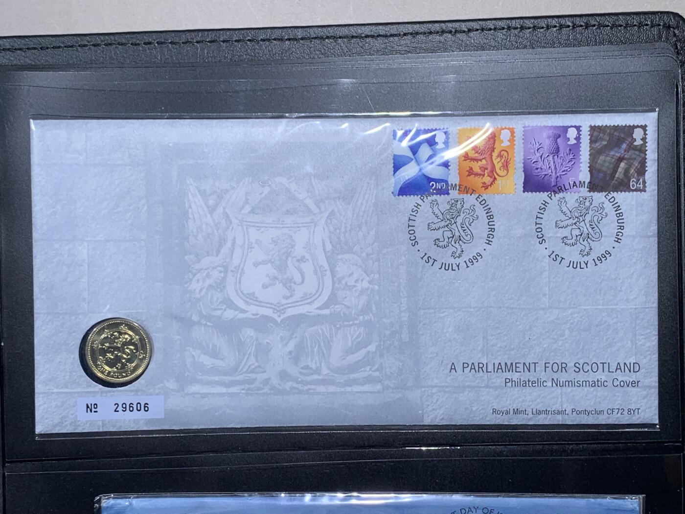 《竞宝斋》第295场- 周日，周一  2场连拍 （全场包邮） 全新邮币封册 含′6个邮币封！