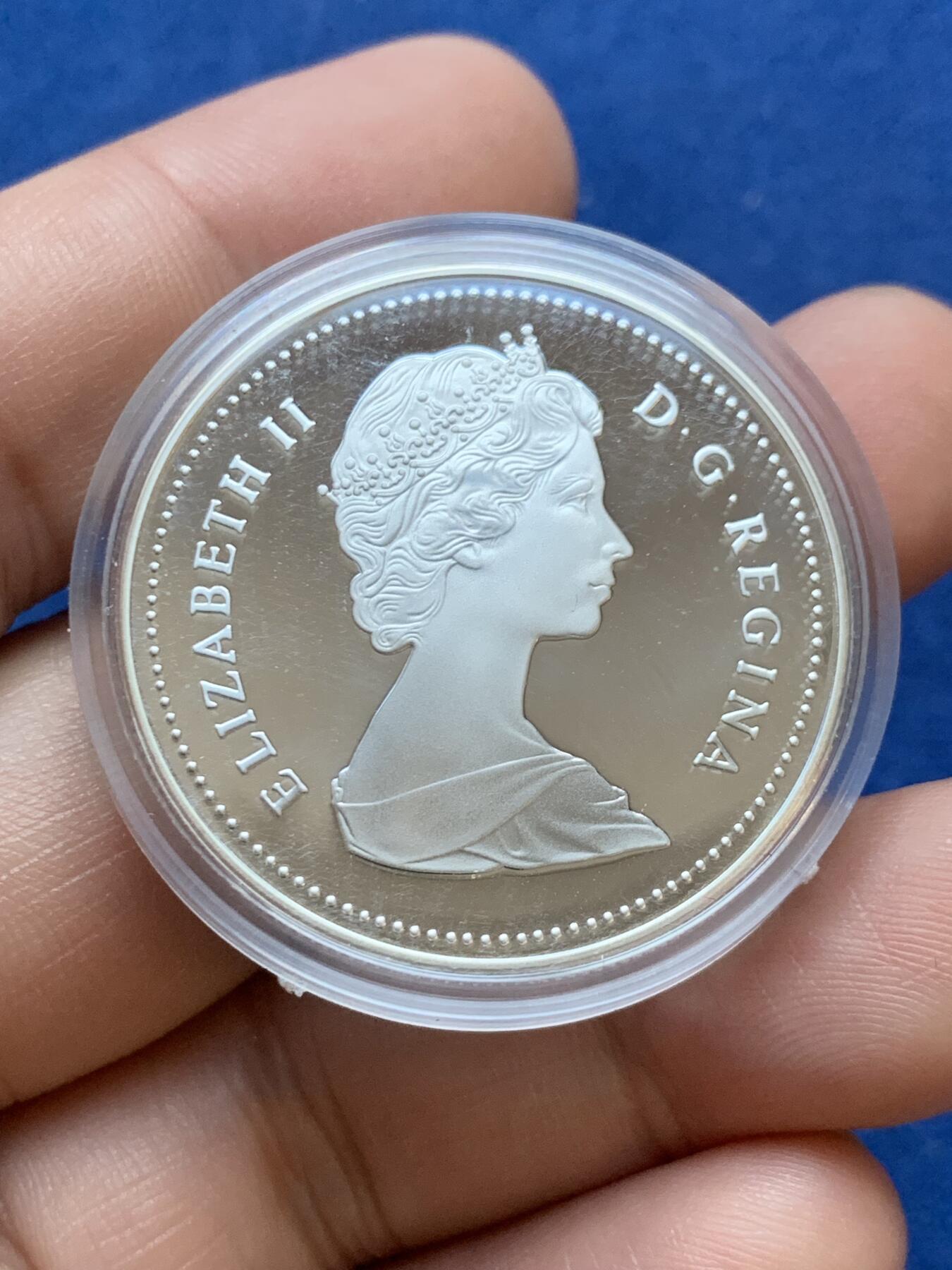 《竞宝斋》第295场- 周日，周一  2场连拍 （全场包邮） 加拿大1986年温哥华百年纪念银币 正面伊丽莎白二世 背面火车 带盒证