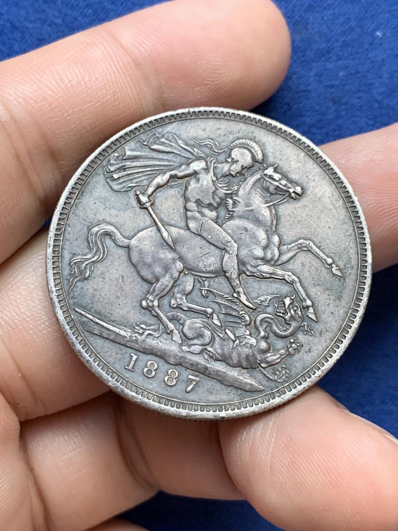 《竞宝斋》第295场- 周日，周一  2场连拍 （全场包邮） 英国1887维多利亚马剑大银币