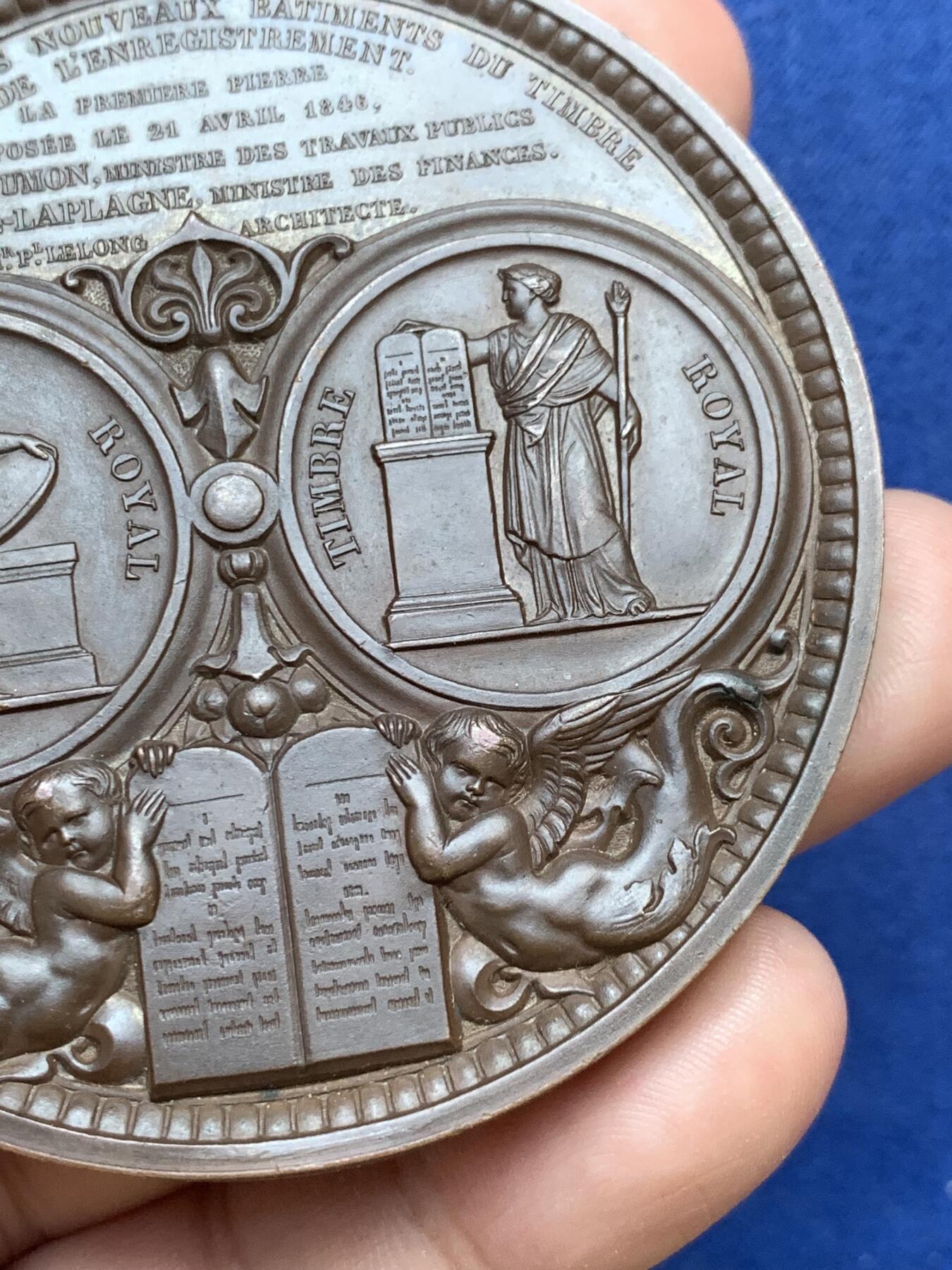 《竞宝斋》第295场- 周日，周一  2场连拍 （全场包邮） 原铸 法国国王菲利普一世头像铜章 大规格 156.3克 68mm  手指铭