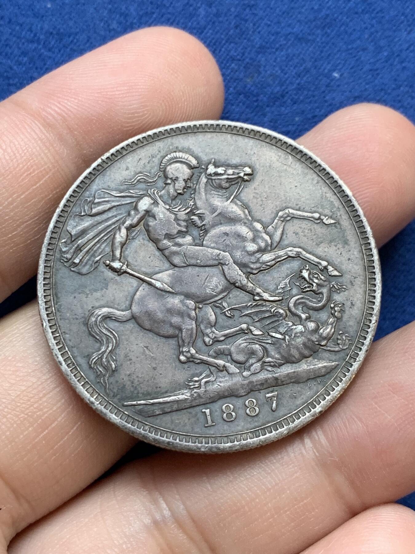 《竞宝斋》第295场- 周日，周一  2场连拍 （全场包邮） 英国1887维多利亚马剑大银币