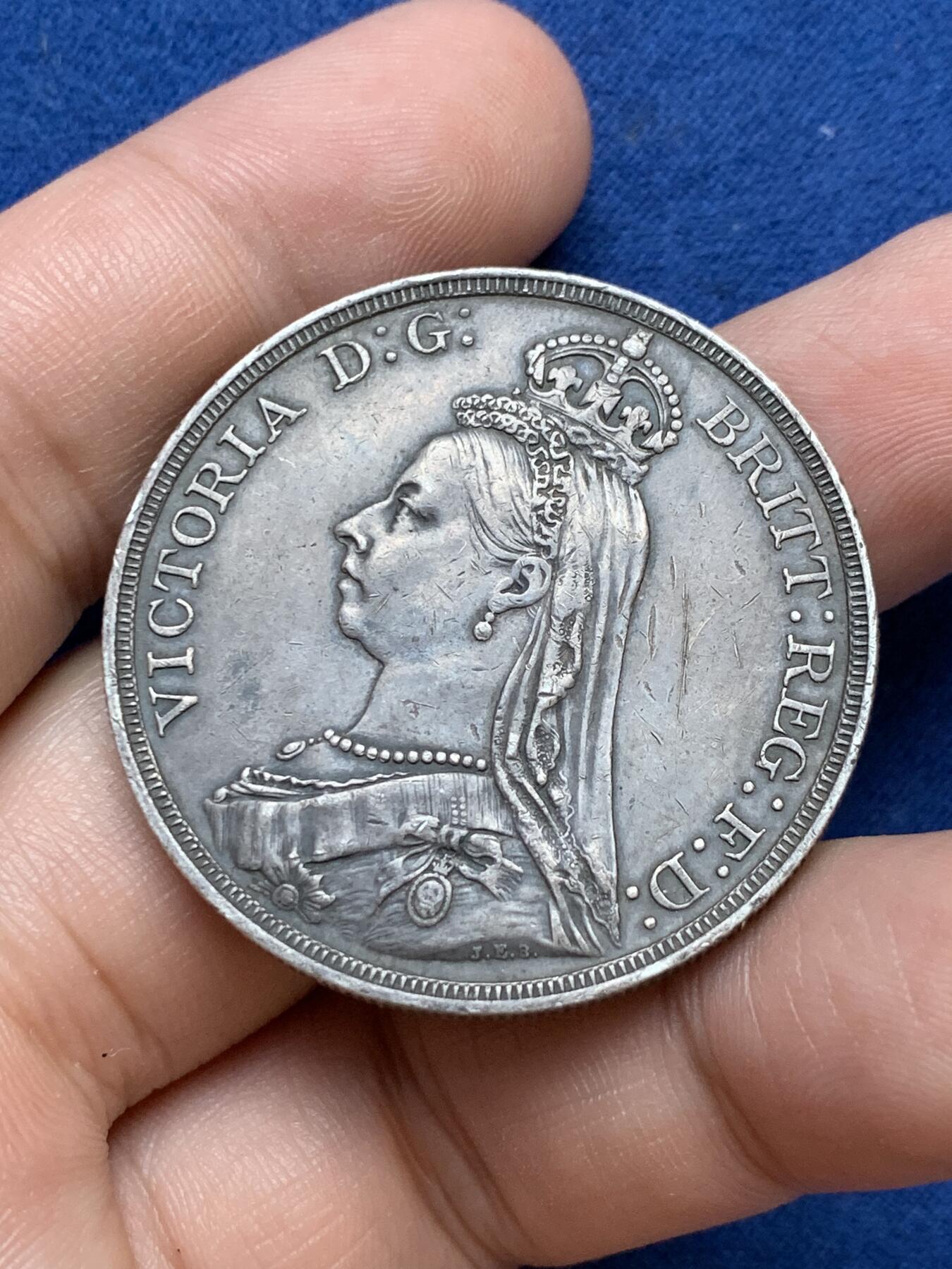 《竞宝斋》第295场- 周日，周一  2场连拍 （全场包邮） 英国1887维多利亚马剑大银币