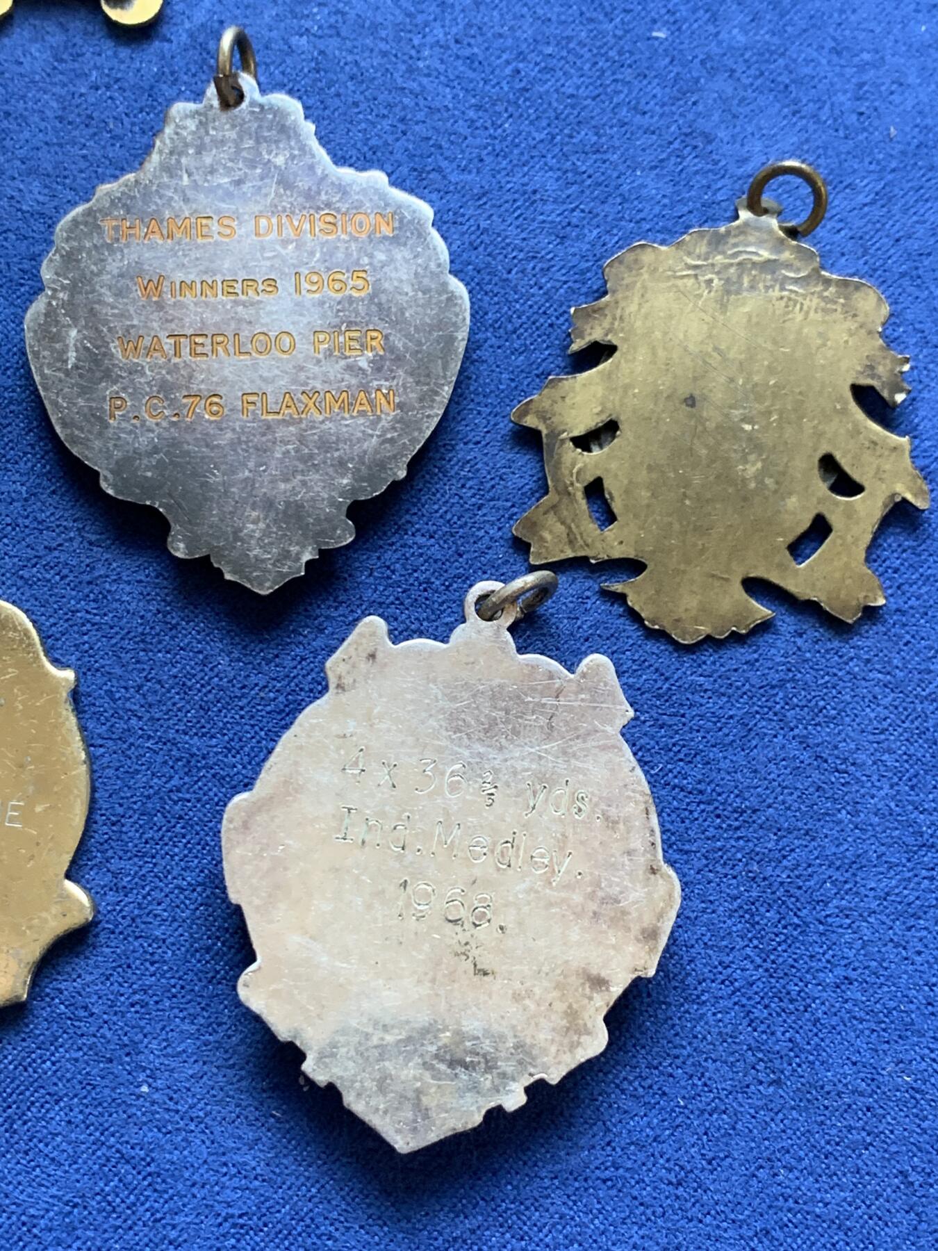 《竞宝斋》第295场- 周日，周一  2场连拍 （全场包邮） 6枚一组 外国纪念章一组 细节见图