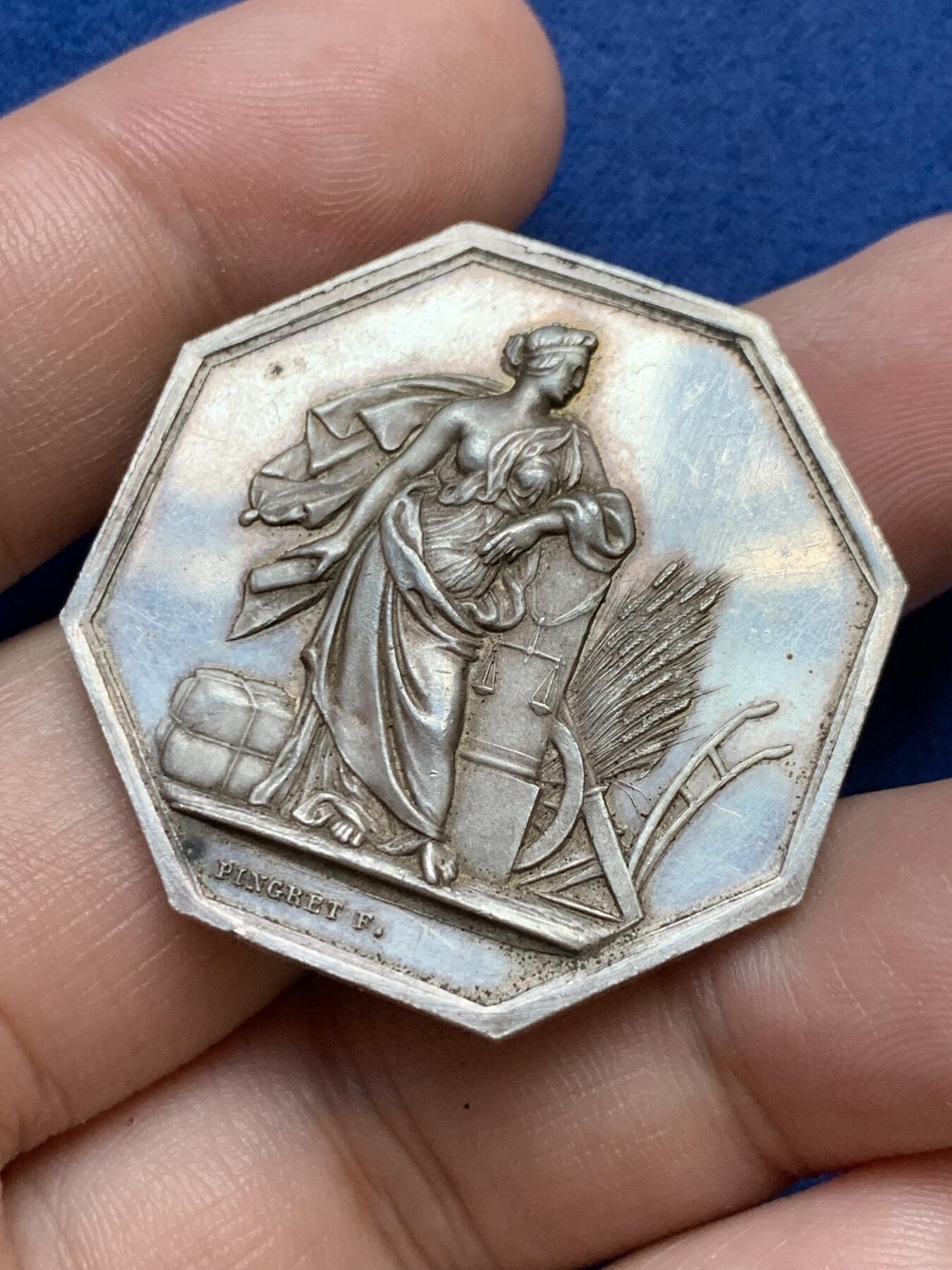 《竞宝斋》第295场- 周日，周一  2场连拍 （全场包邮） 法国1844农业部女神八角银质代币  36.1mm 21.35克