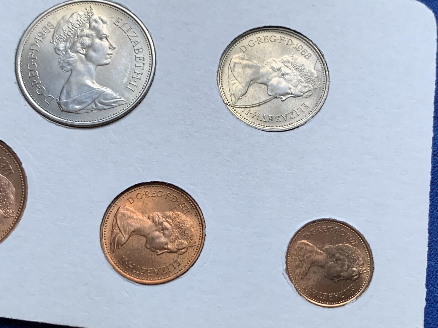 《竞宝斋》第295场- 周日，周一  2场连拍 （全场包邮） 英国套币5枚装 册装 细节见图