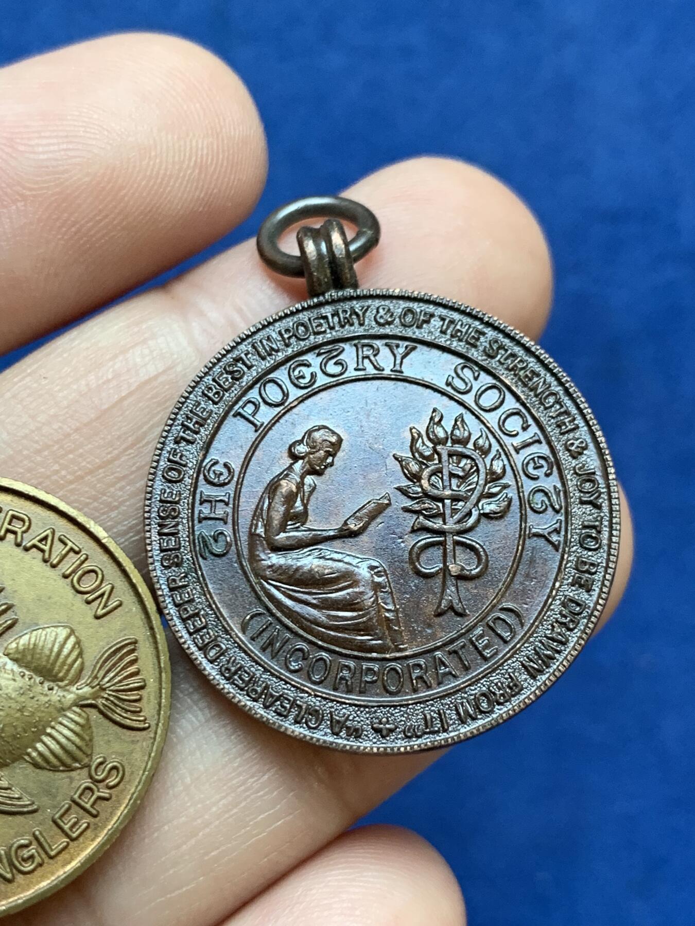 《竞宝斋》第295场- 周日，周一  2场连拍 （全场包邮） 两枚一组 外国纪念章 细节见图 直径26mm 28.9mm