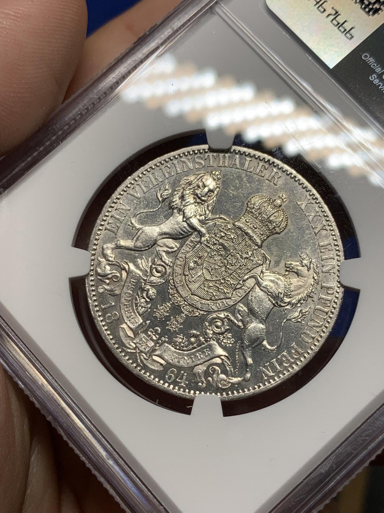 《竞宝斋》第295场- 周日，周一  2场连拍 （全场包邮） NGC UNC 德国 1864B 汉诺威 狮马泰勒银币 PL底板 可藏