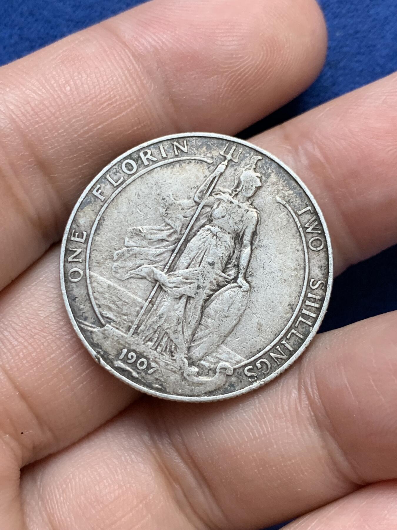 《竞宝斋》第295场- 周日，周一  2场连拍 （全场包邮） 英国1907年爱七海神2先令银币 少见年份