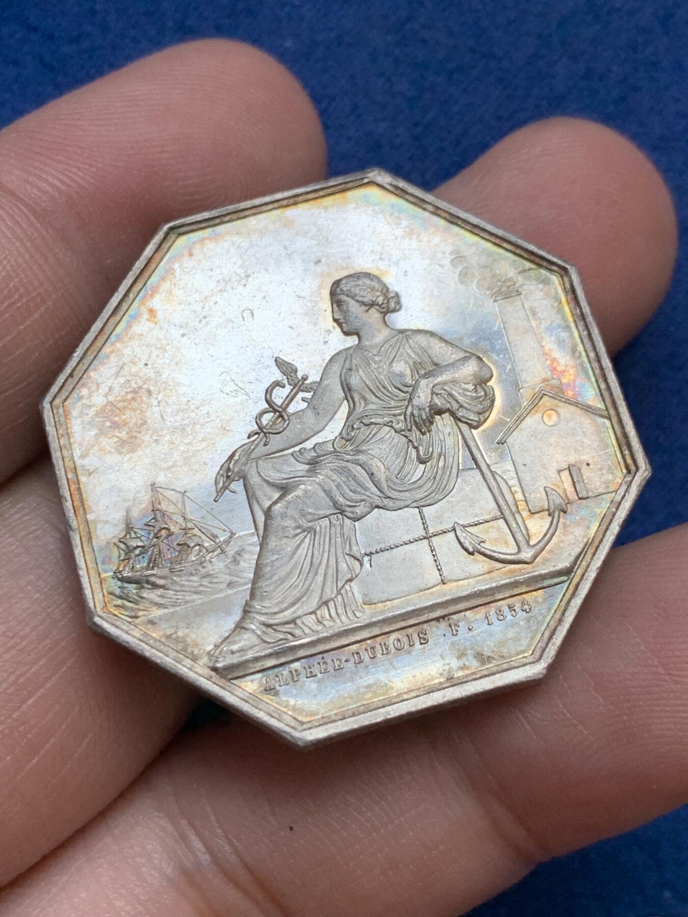 《竞宝斋》第295场- 周日，周一  2场连拍 （全场包邮） 法国1853瓦伦谢纳商业银行八角银质代币 19.7克 35.1mm 手指铭银标