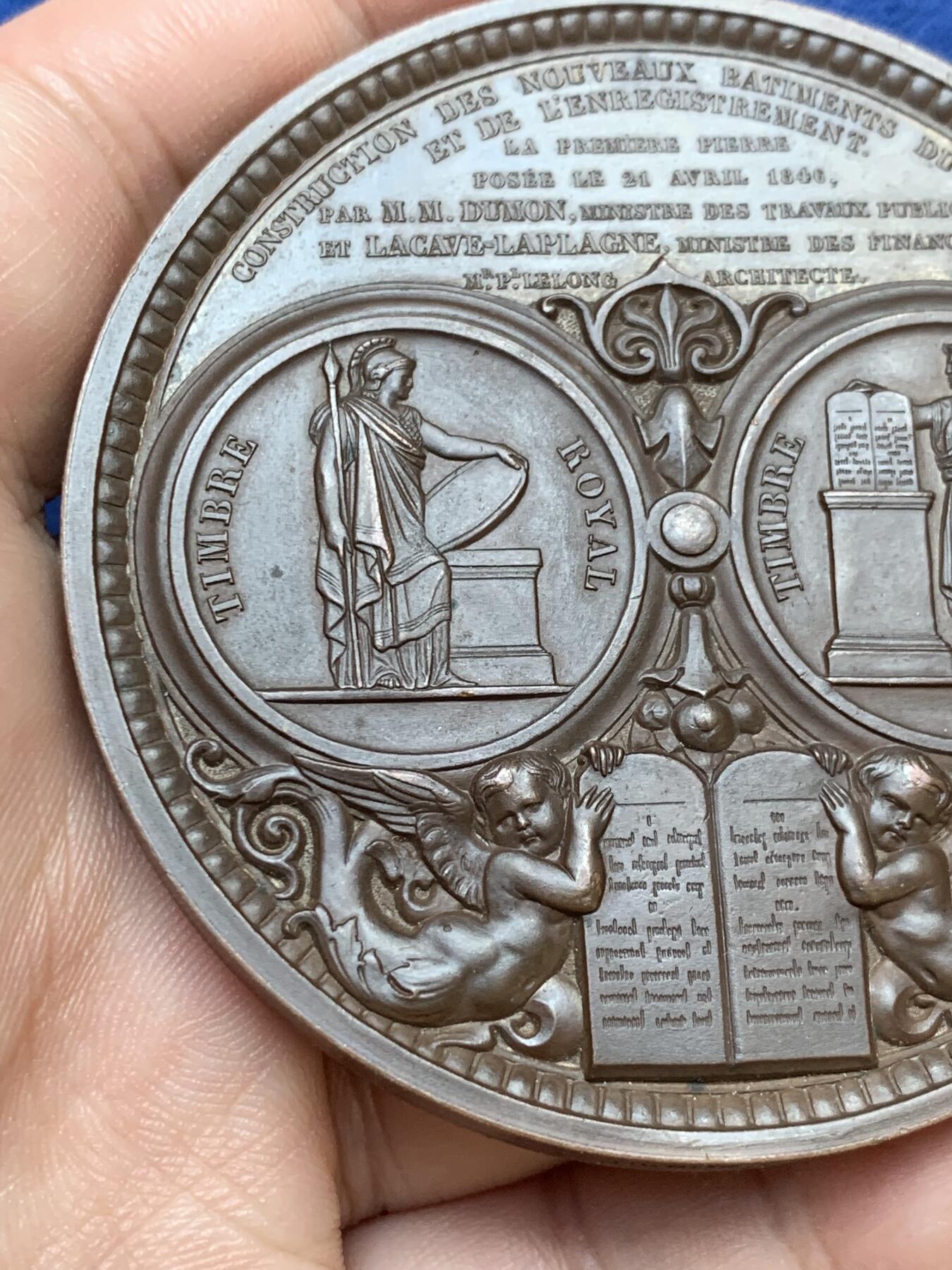 《竞宝斋》第295场- 周日，周一  2场连拍 （全场包邮） 原铸 法国国王菲利普一世头像铜章 大规格 156.3克 68mm  手指铭