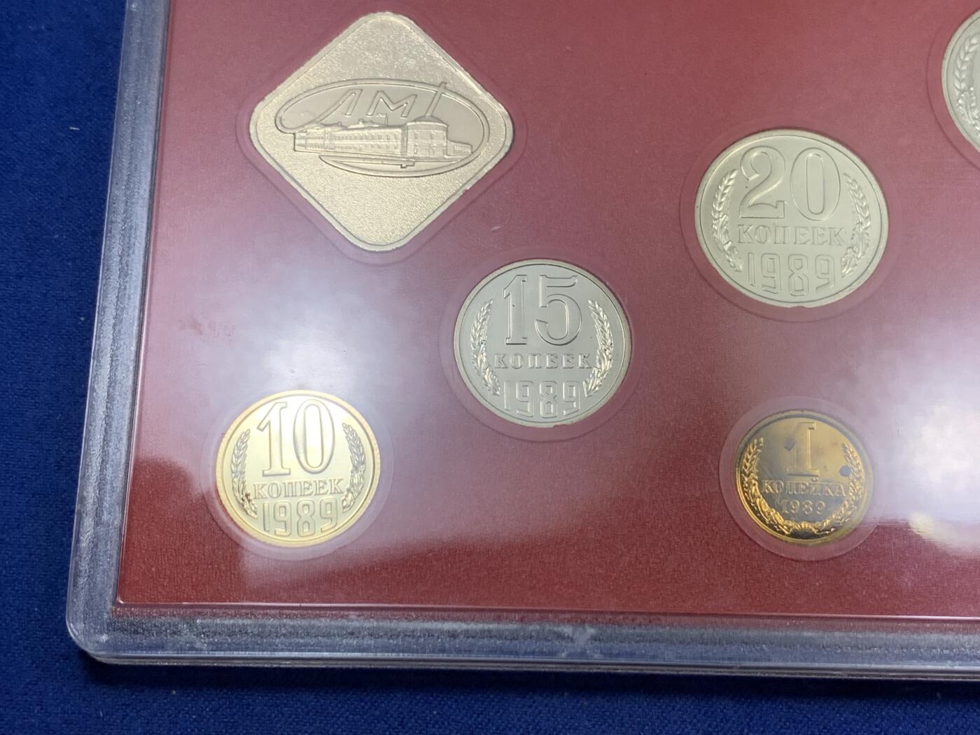 《竞宝斋》第295场- 周日，周一  2场连拍 （全场包邮） 苏联1989年官方精制套币，带章！