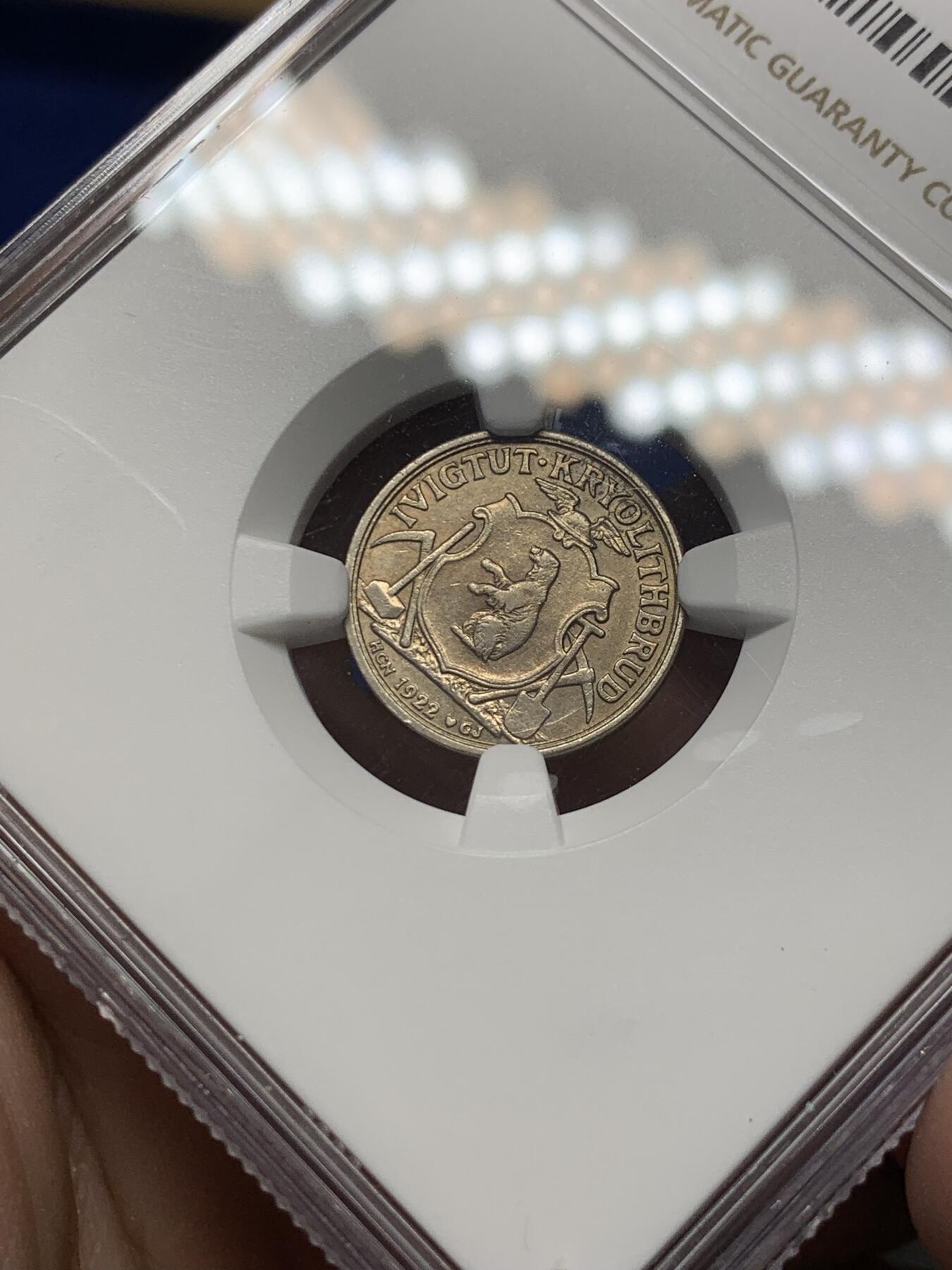 《竞宝斋》第295场- 周日，周一  2场连拍 （全场包邮） NGC AU58 丹麦王国 格林兰岛 1922 冰晶石矿业10欧尔代币 稀少