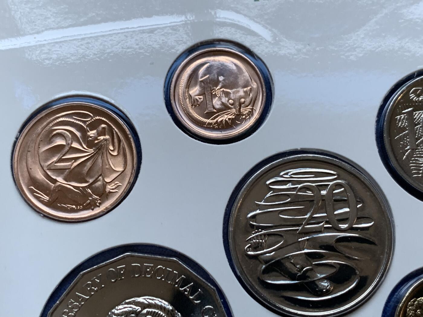 《竞宝斋》第295场- 周日，周一  2场连拍 （全场包邮） 稀少！1991 澳大利亚 十进制25周年纪念 官方MS 保存极为完好 毫无氧化 经典的MS比PS贵一大截的品种 发行量极少只有25,000套 克书参考价200刀 外拍炒上天了