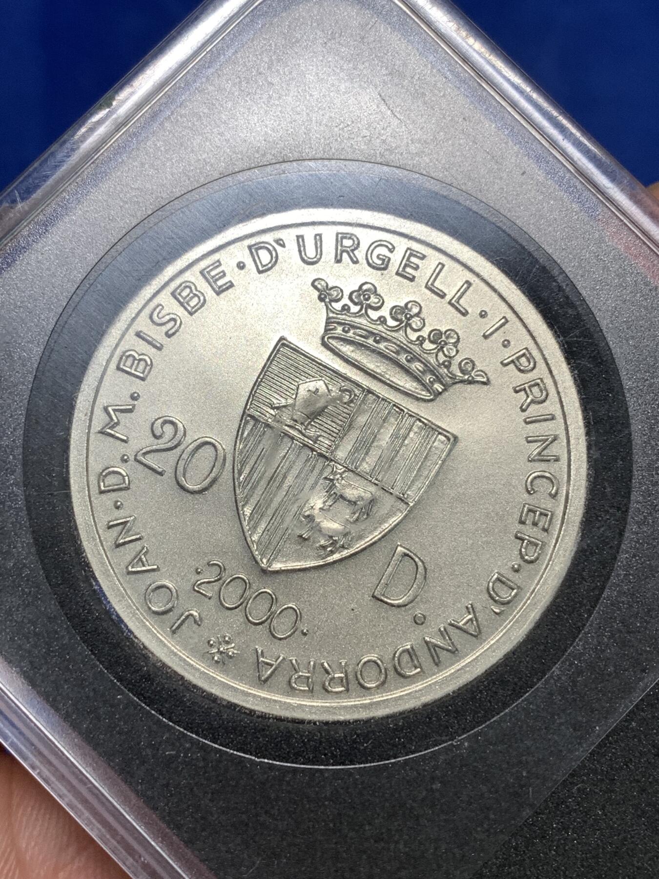 《竞宝斋》第295场- 周日，周一  2场连拍 （全场包邮） 2000年 安道尔 20第纳尔 悉尼奥运会-跳远 发行数量：6000 银0.925 26.5克 中间镶1.5克0.917金