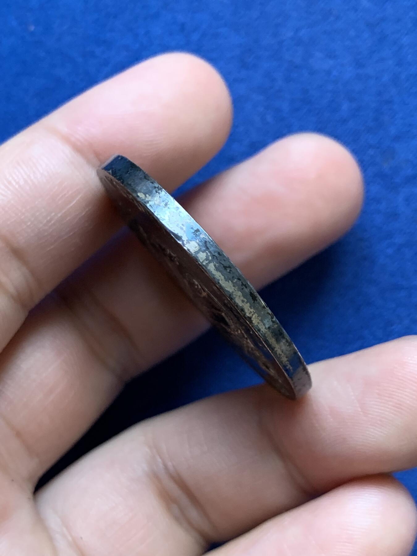 《竞宝斋》第295场- 周日，周一  2场连拍 （全场包邮） 1897年英国维多利亚加冕60周年纪念镀银铜章，黑脸老维 37.3mm 29.2克