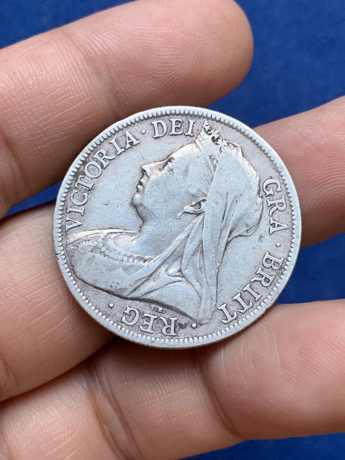 《竞宝斋》第295场- 周日，周一  2场连拍 （全场包邮） 英国1895年维多利亚女王披纱半克朗银币