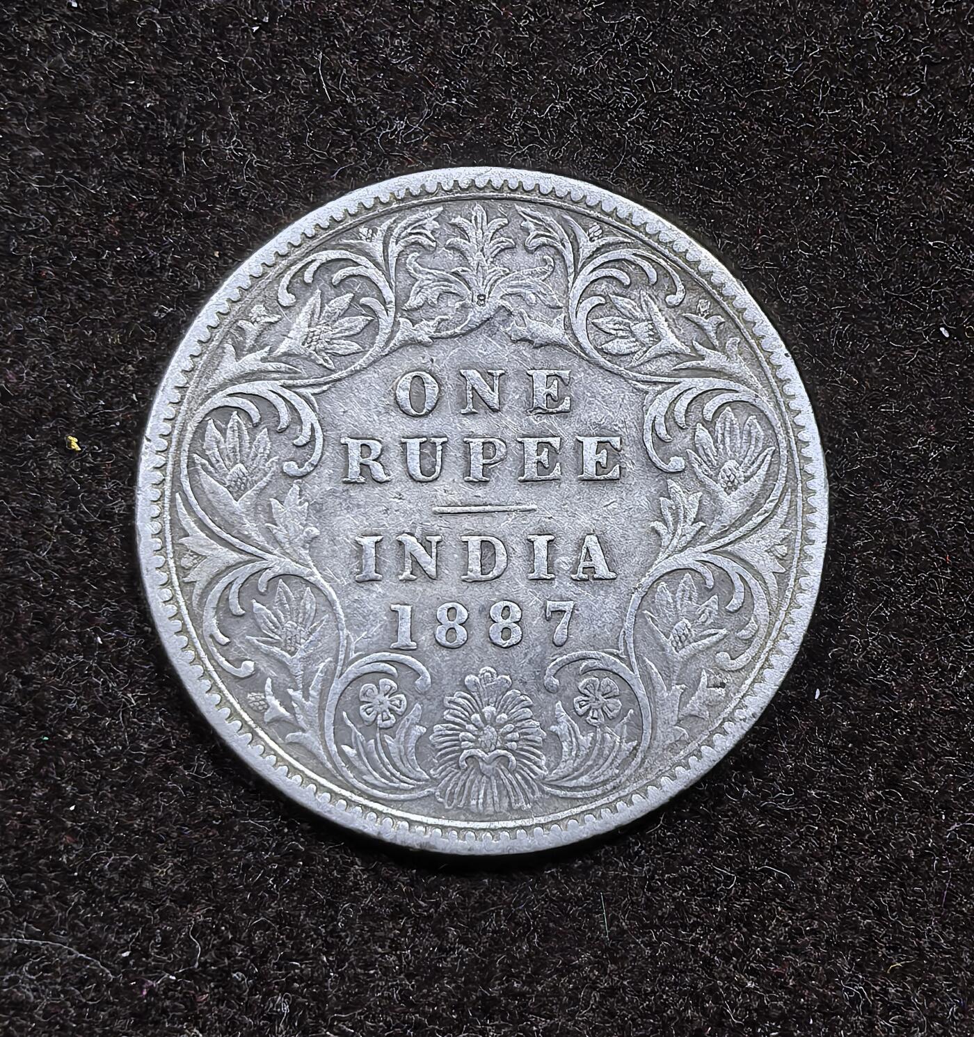 北京马甸外国币专卖微拍第124期，外国金银币专场，陆续上新，欢迎关注 1887年英属印度1卢比维多利银币