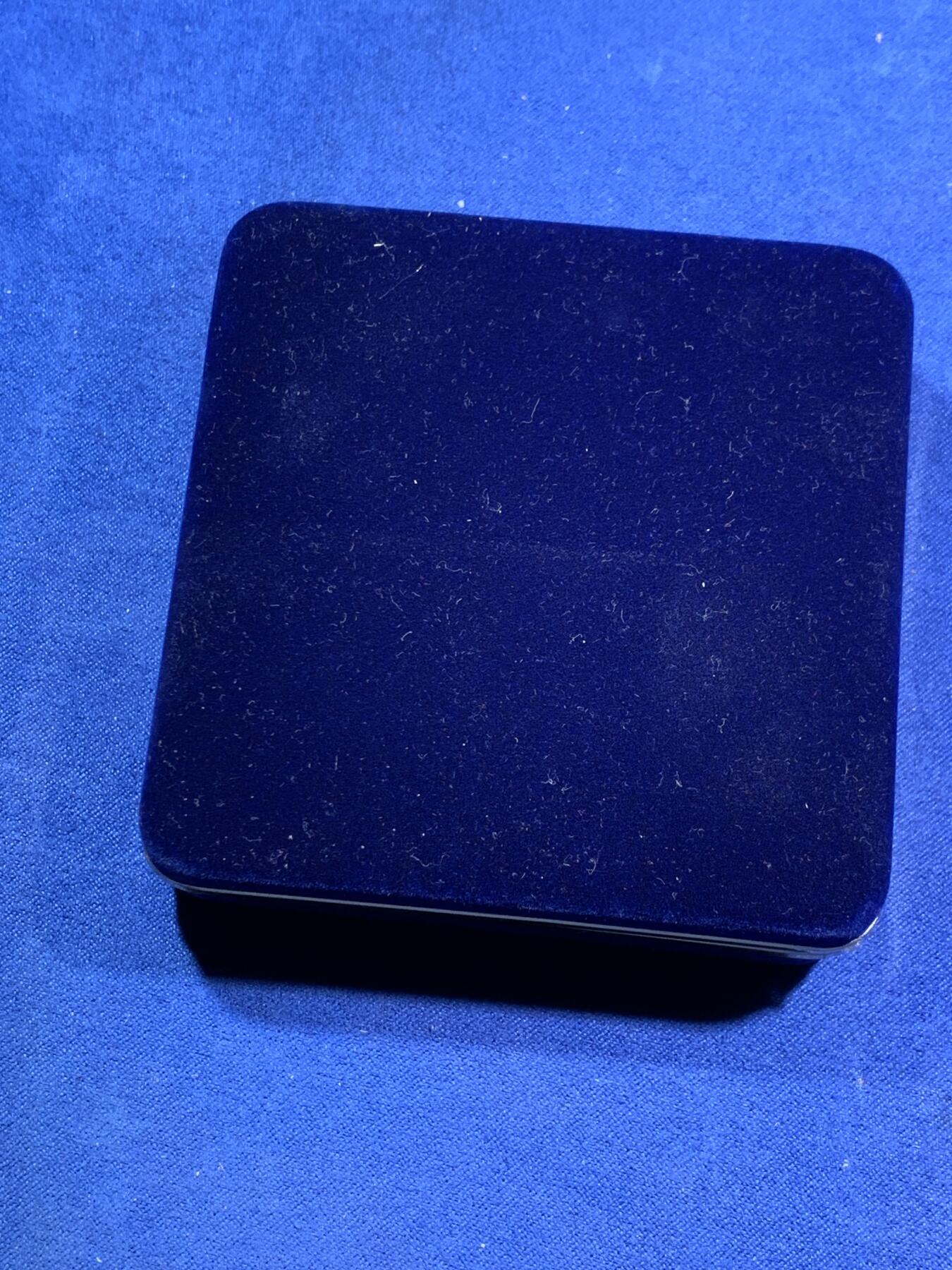 《竞宝斋》第295场- 周日，周一  2场连拍 （全场包邮） 中国台湾省1997年二二八事件50周年纪念银币 带原盒原封袋