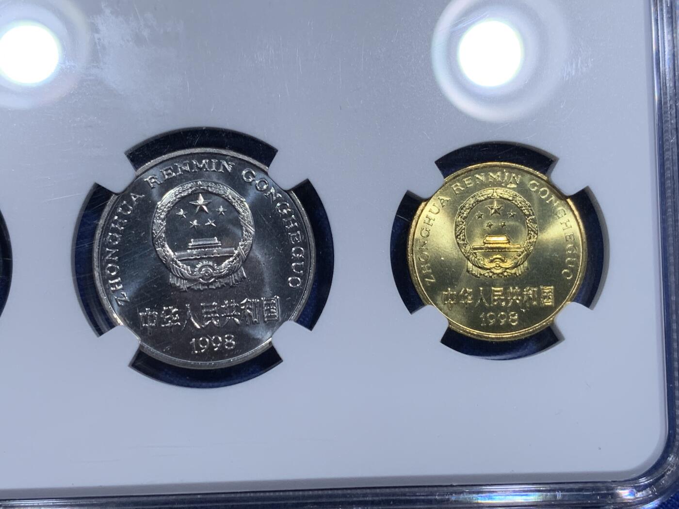 《竞宝斋》第295场- 周日，周一  2场连拍 （全场包邮） NGC 1998年中国标准货币3枚装 纪念菊花一角退出流通 5角+1元+1角