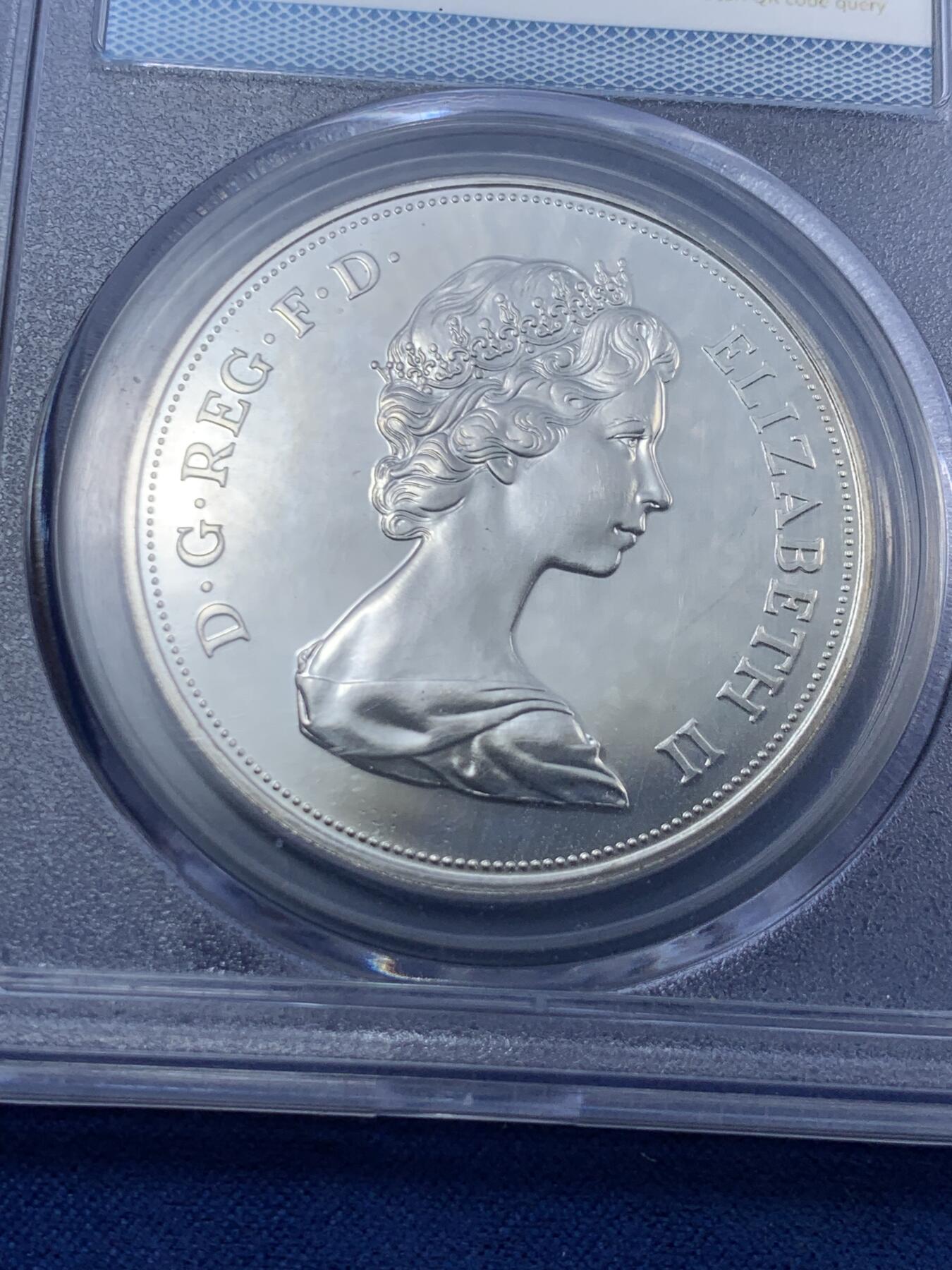 《竞宝斋》第295场- 周日，周一  2场连拍 （全场包邮） 1972年 英国 25分 皇家银婚周年纪念 发行数量：10万枚 银0.925 28.28克