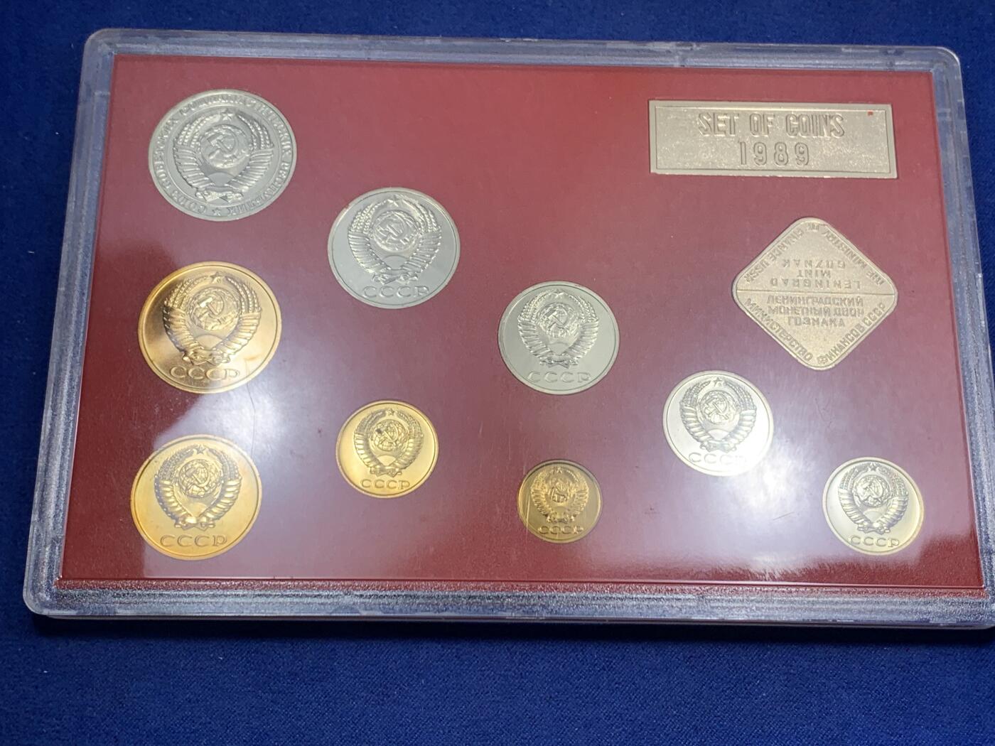 《竞宝斋》第295场- 周日，周一  2场连拍 （全场包邮） 苏联1989年官方精制套币，带章！