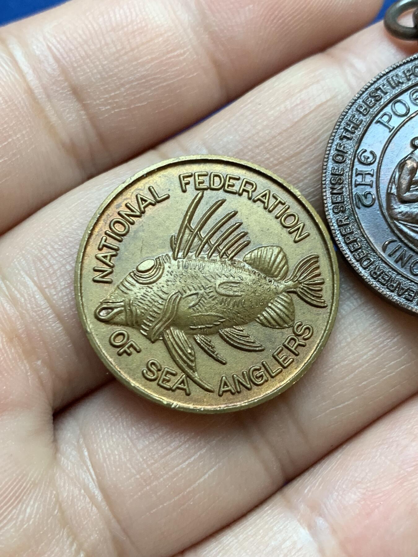 《竞宝斋》第295场- 周日，周一  2场连拍 （全场包邮） 两枚一组 外国纪念章 细节见图 直径26mm 28.9mm