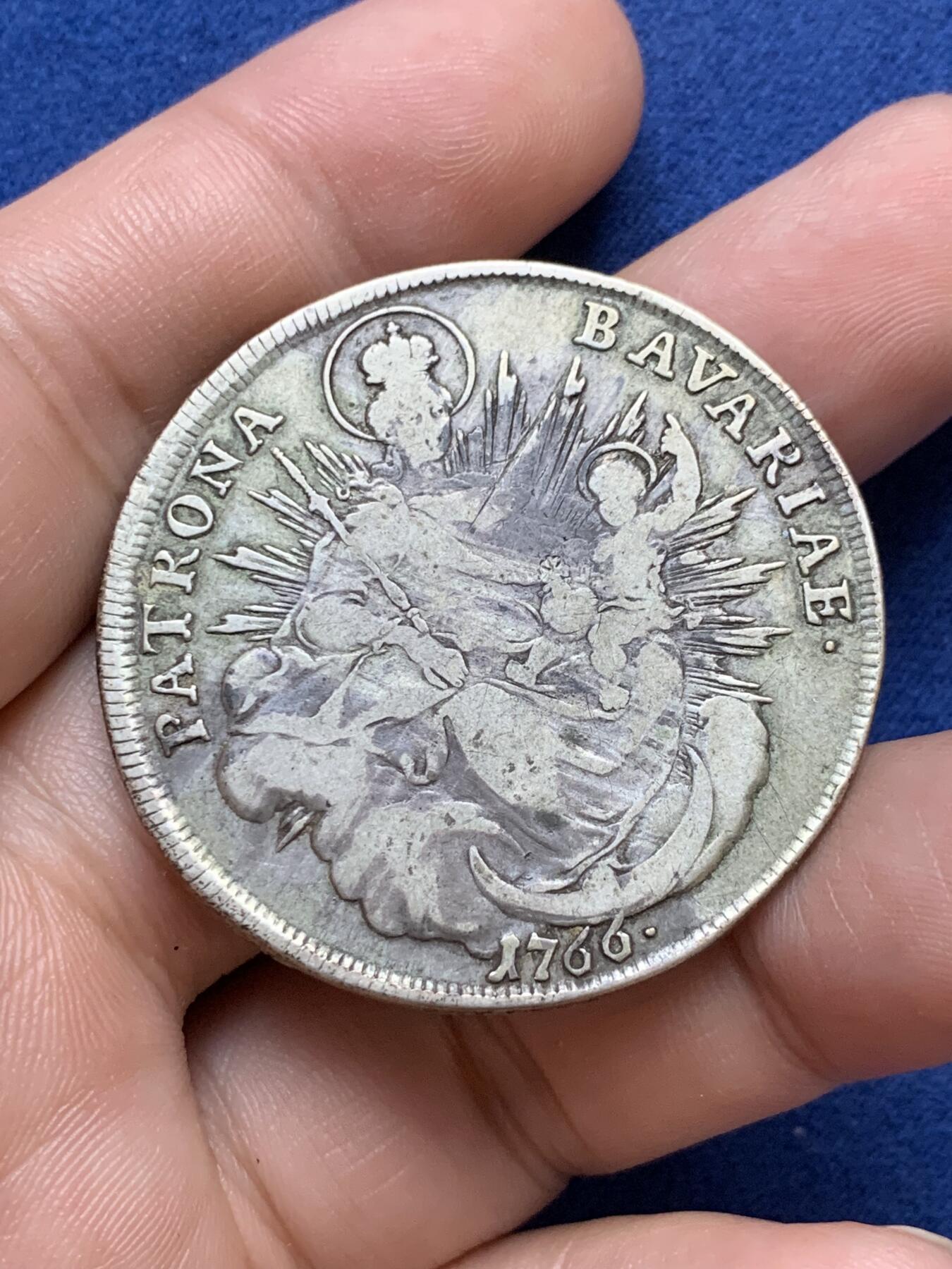 《竞宝斋》第295场- 周日，周一  2场连拍 （全场包邮） 德国1766巴伐利亚抱婴1泰勒银币 早期头像