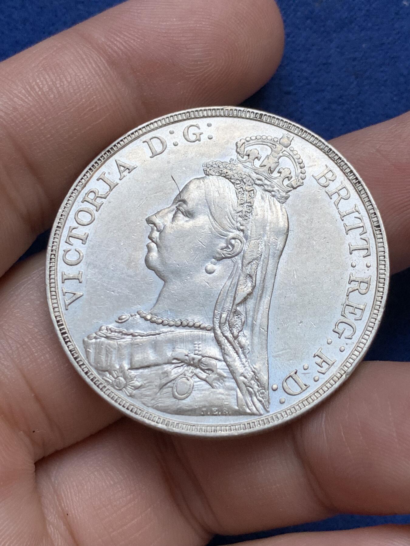 《竞宝斋》第295场- 周日，周一  2场连拍 （全场包邮） 英国1891年维多利亚高冠马剑克朗大银币