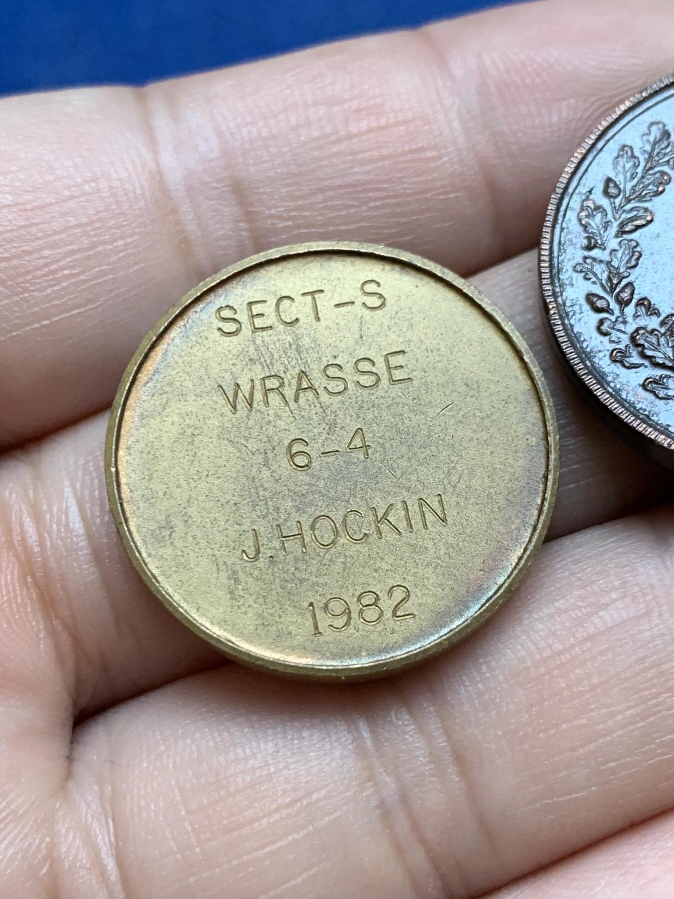 《竞宝斋》第295场- 周日，周一  2场连拍 （全场包邮） 两枚一组 外国纪念章 细节见图 直径26mm 28.9mm