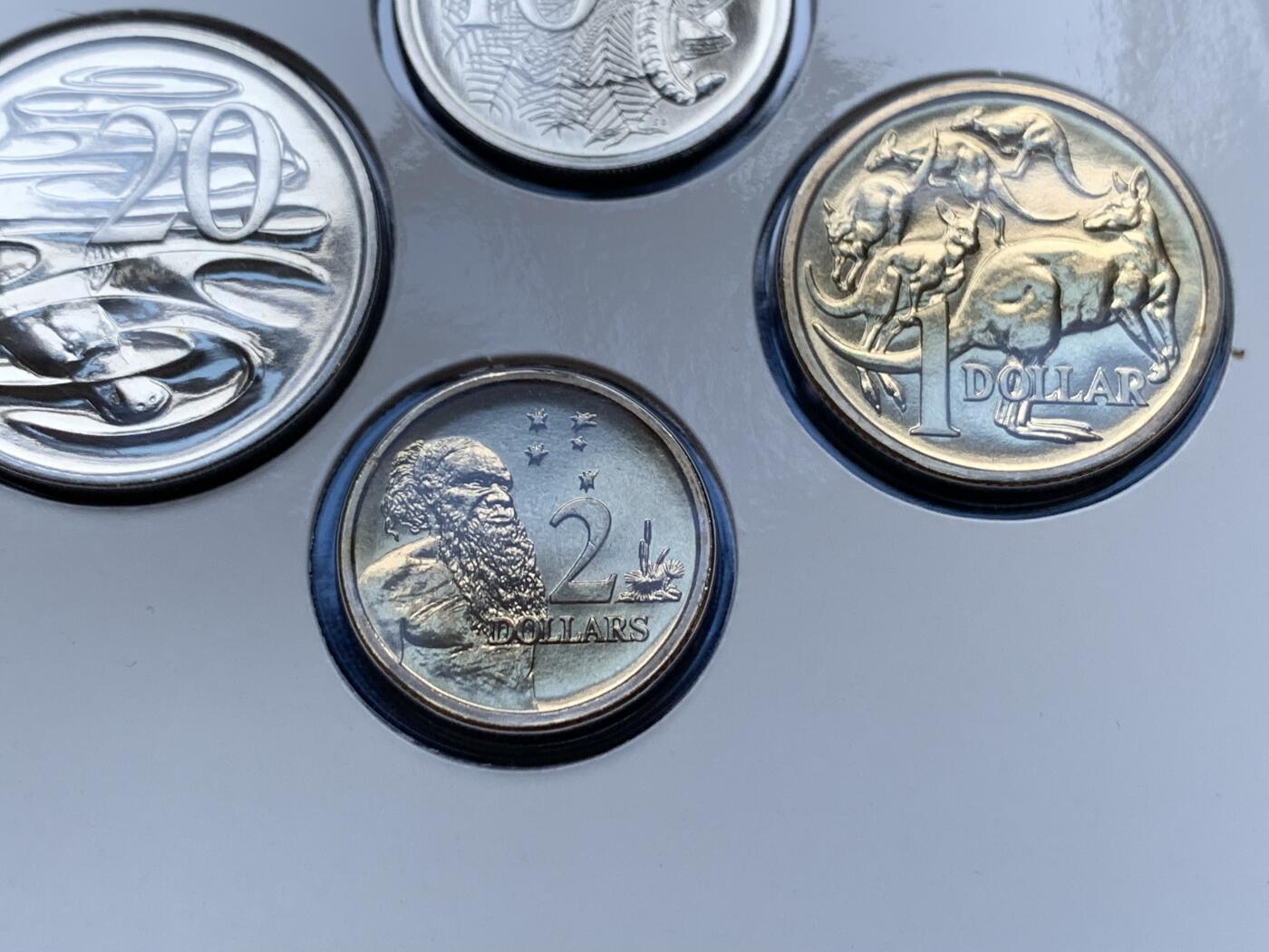 《竞宝斋》第295场- 周日，周一  2场连拍 （全场包邮） 稀少！1991 澳大利亚 十进制25周年纪念 官方MS 保存极为完好 毫无氧化 经典的MS比PS贵一大截的品种 发行量极少只有25,000套 克书参考价200刀 外拍炒上天了