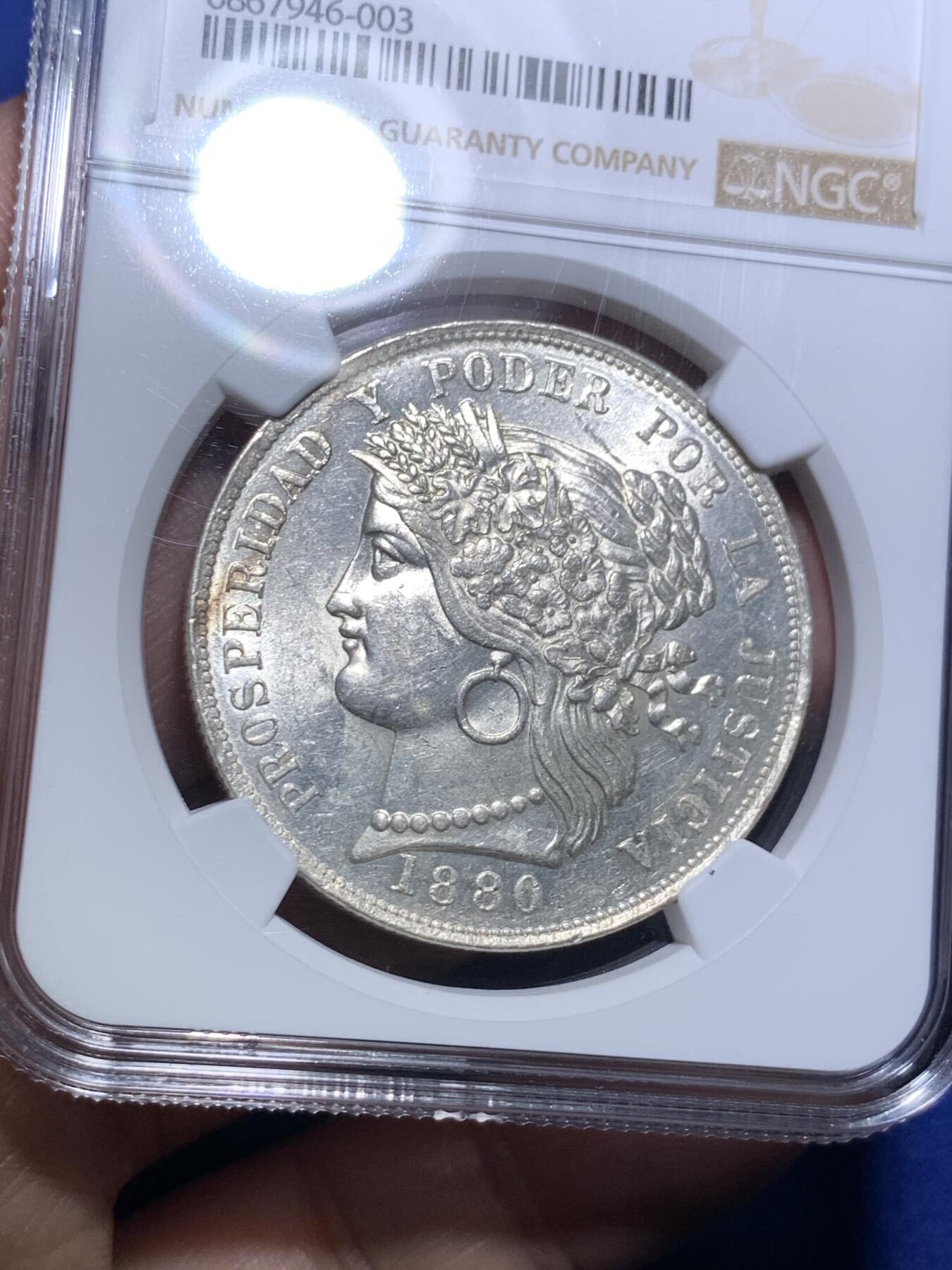 《竞宝斋》第295场- 周日，周一  2场连拍 （全场包邮） NGC MS62  西属秘鲁1880年临时政府5比萨塔银币 底板状态好 背面转光 低评了