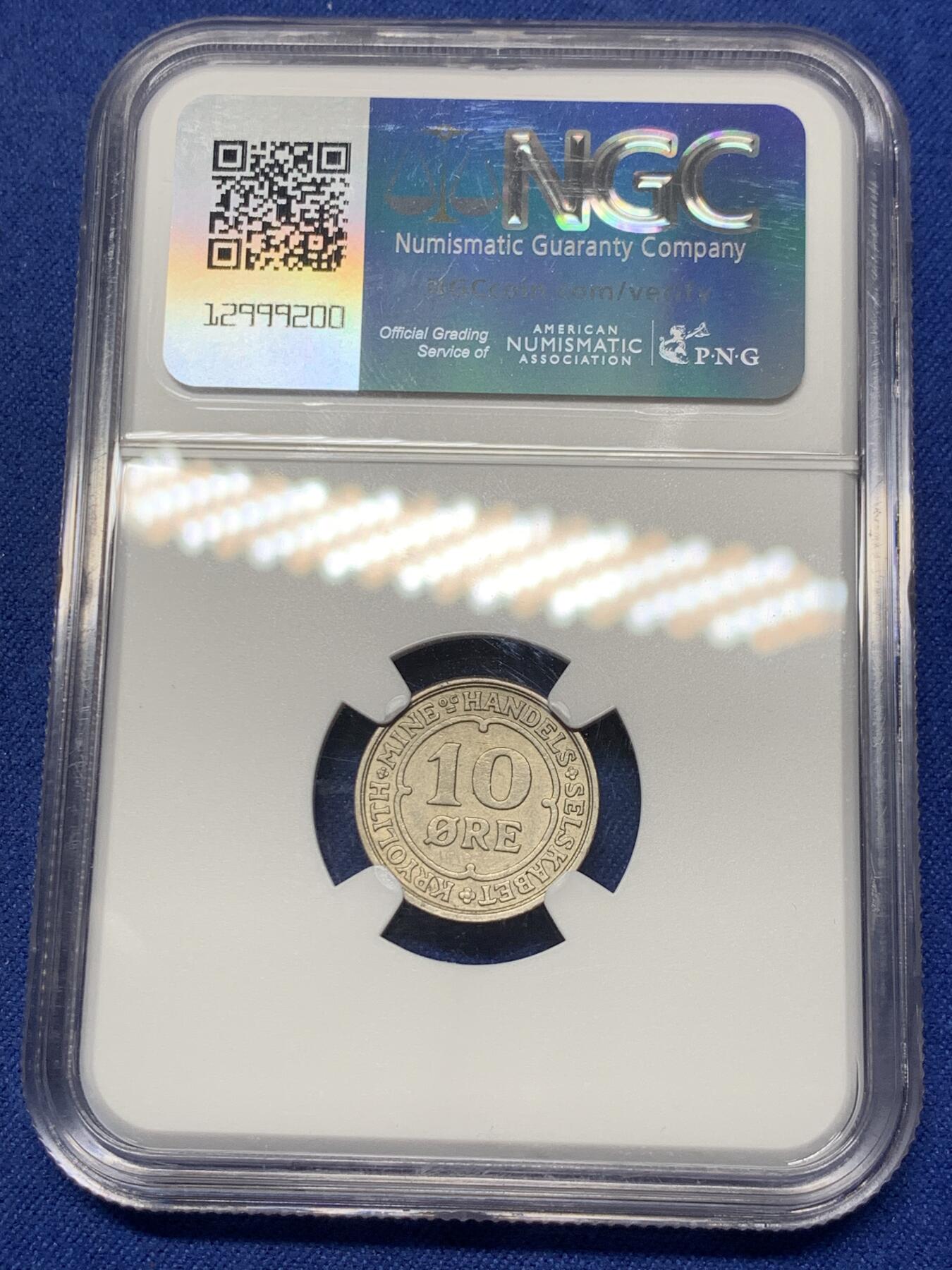 《竞宝斋》第295场- 周日，周一  2场连拍 （全场包邮） NGC AU58 丹麦王国 格林兰岛 1922 冰晶石矿业10欧尔代币 稀少