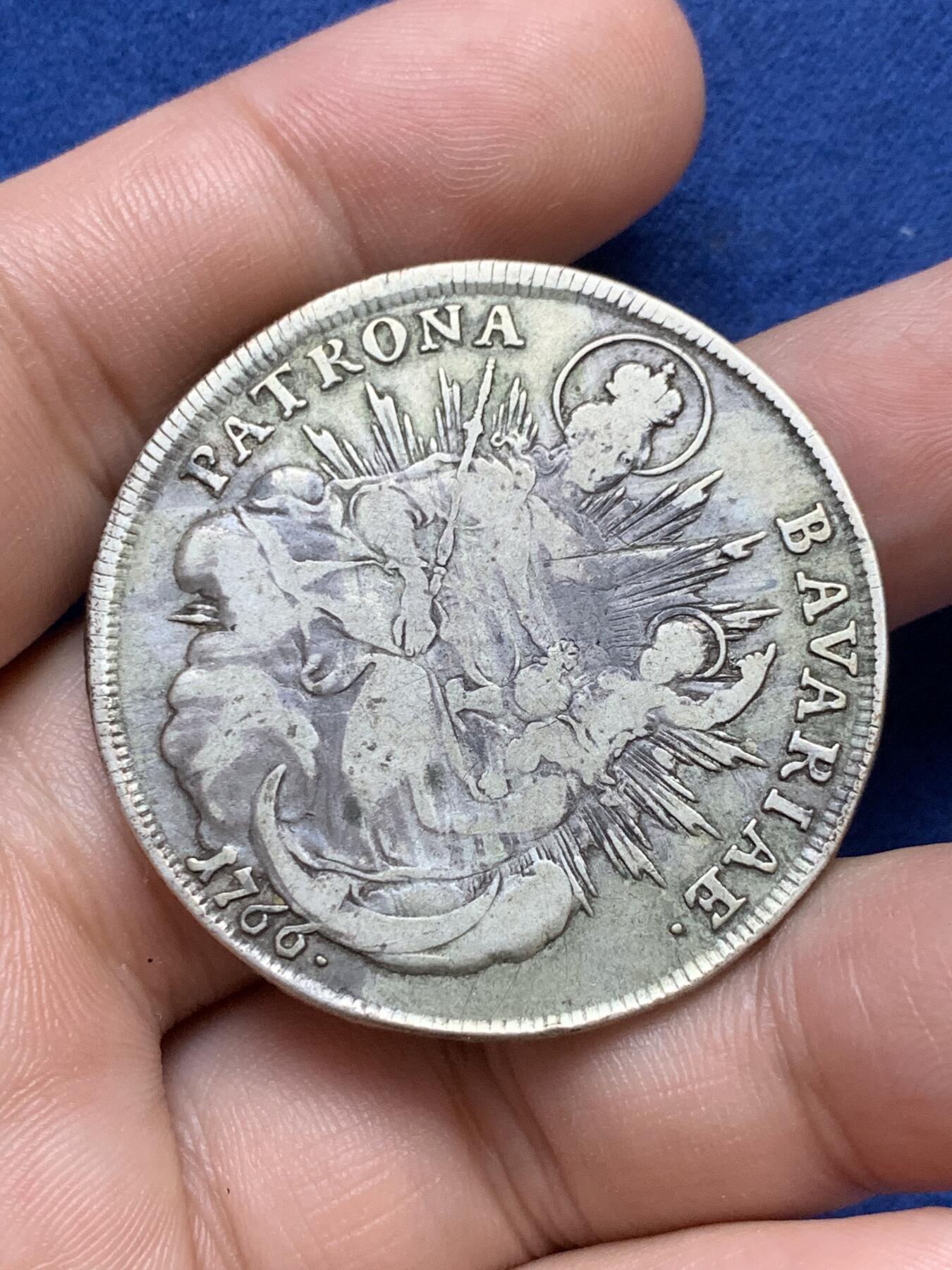 《竞宝斋》第295场- 周日，周一  2场连拍 （全场包邮） 德国1766巴伐利亚抱婴1泰勒银币 早期头像