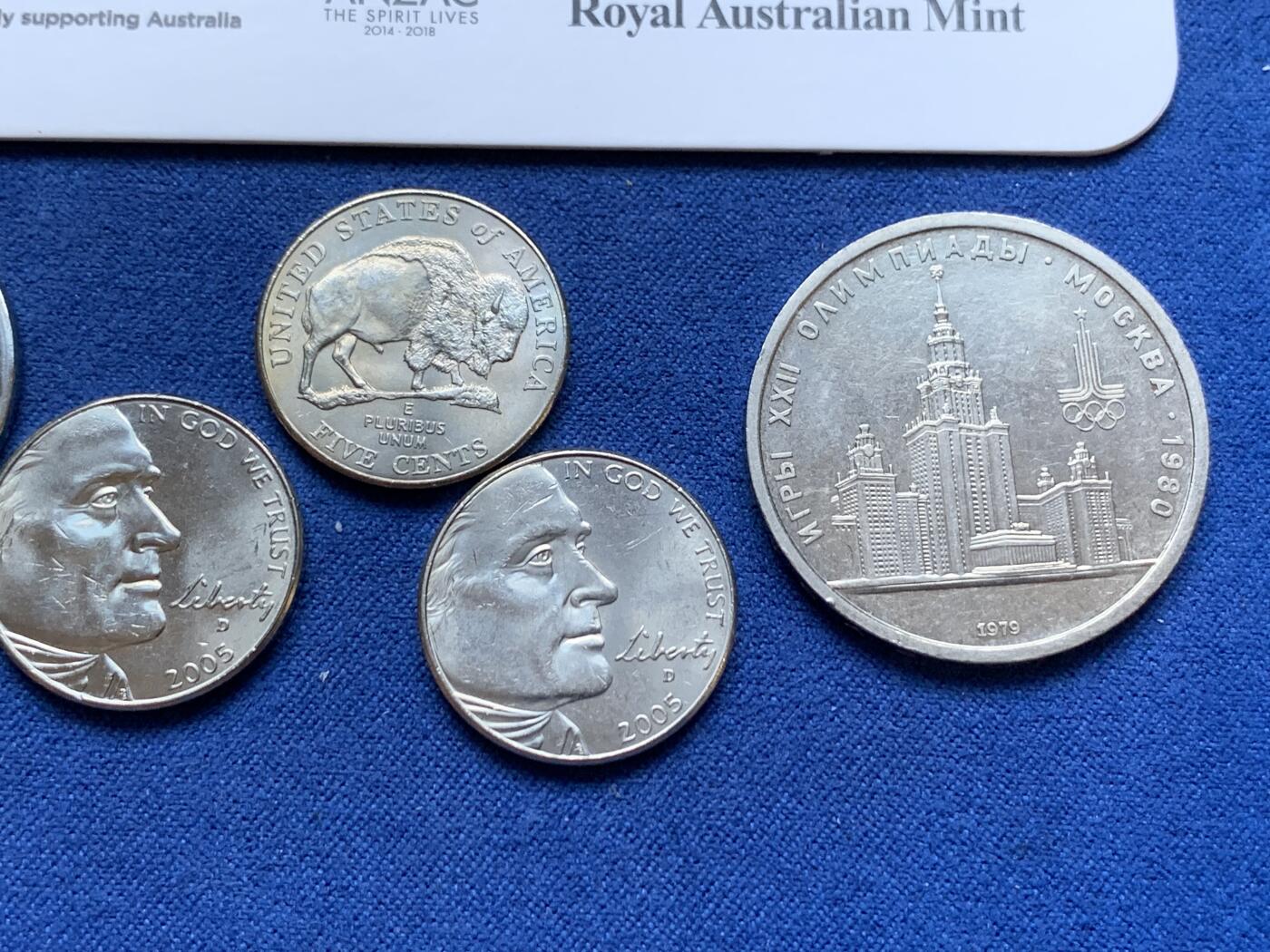 《竞宝斋》第295场- 周日，周一  2场连拍 （全场包邮） 7枚一组 国外普通纪念币  品相种类见图