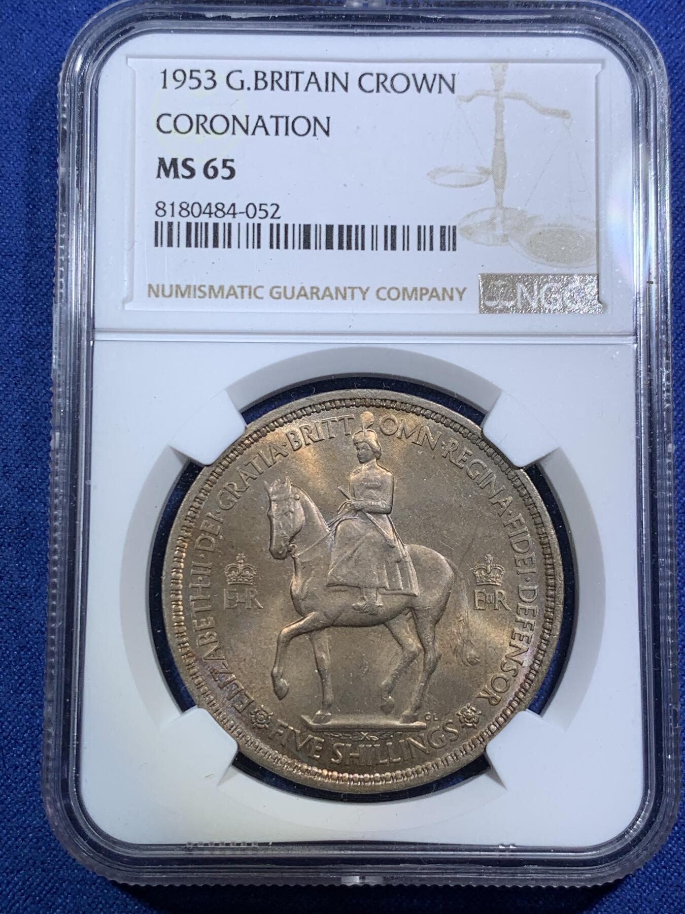 《竞宝斋》第295场- 周日，周一  2场连拍 （全场包邮） NGC MS65 1953 英国 登基克朗 大热品种 65分顶级品相 两面转光 并且都有漂亮的金色包浆