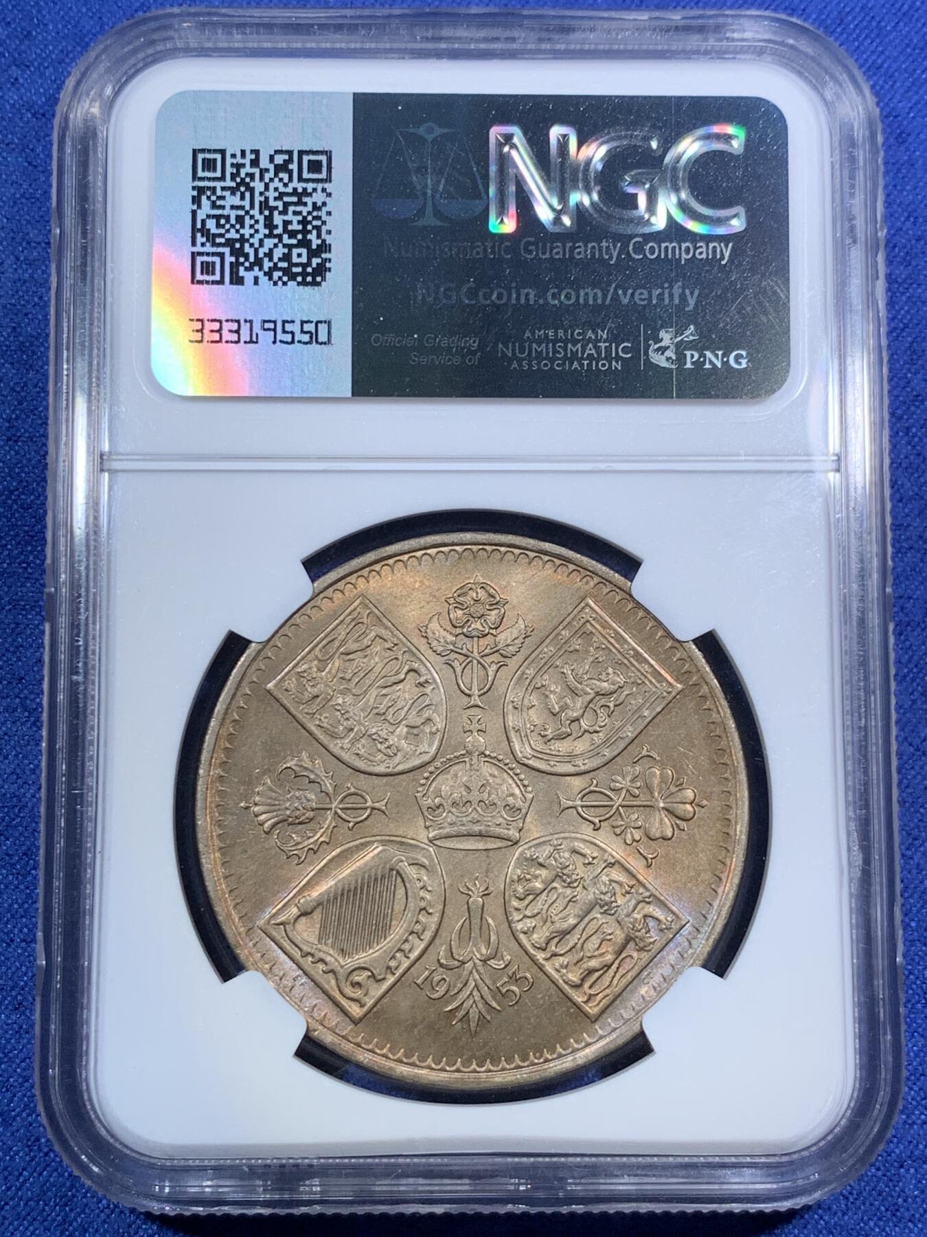 《竞宝斋》第295场- 周日，周一  2场连拍 （全场包邮） NGC MS65 1953 英国 登基克朗 大热品种 65分顶级品相 两面转光 并且都有漂亮的金色包浆