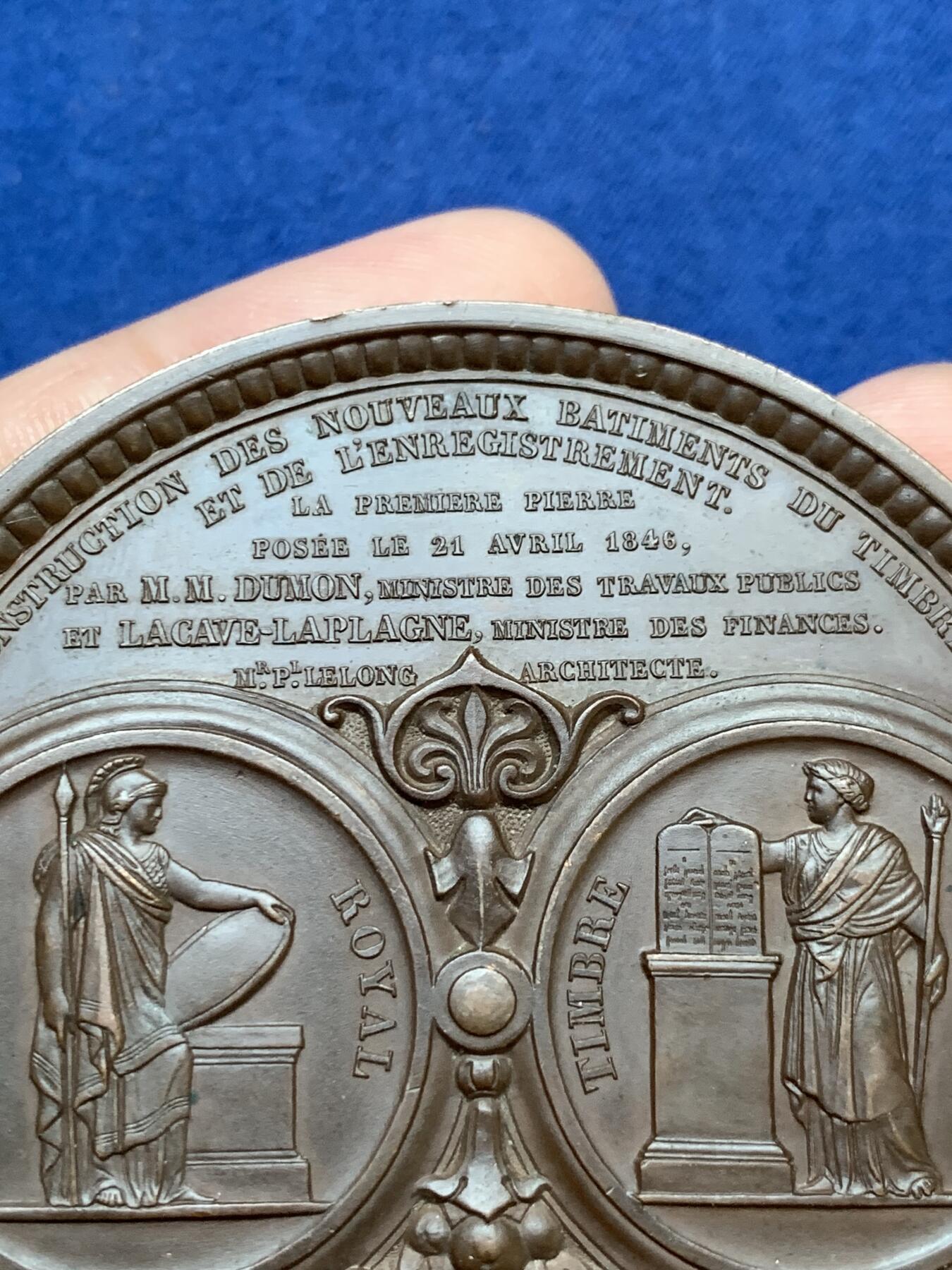 《竞宝斋》第295场- 周日，周一  2场连拍 （全场包邮） 原铸 法国国王菲利普一世头像铜章 大规格 156.3克 68mm  手指铭