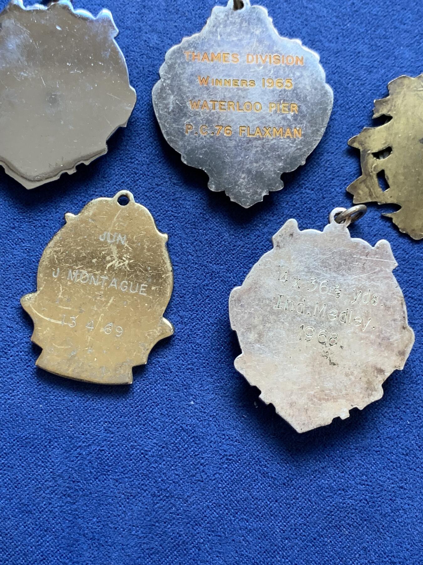 《竞宝斋》第295场- 周日，周一  2场连拍 （全场包邮） 6枚一组 外国纪念章一组 细节见图