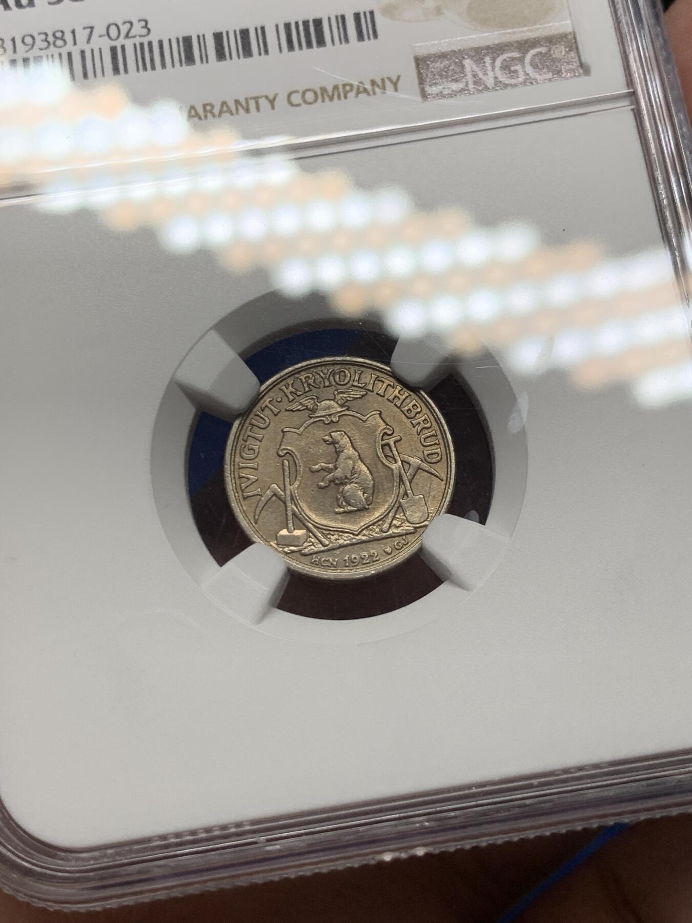 《竞宝斋》第295场- 周日，周一  2场连拍 （全场包邮） NGC AU58 丹麦王国 格林兰岛 1922 冰晶石矿业10欧尔代币 稀少