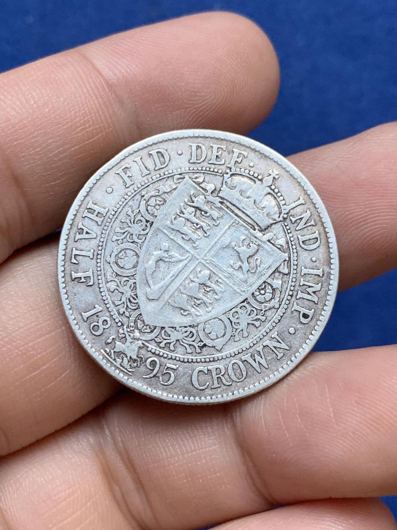 《竞宝斋》第295场- 周日，周一  2场连拍 （全场包邮） 英国1895年维多利亚女王披纱半克朗银币