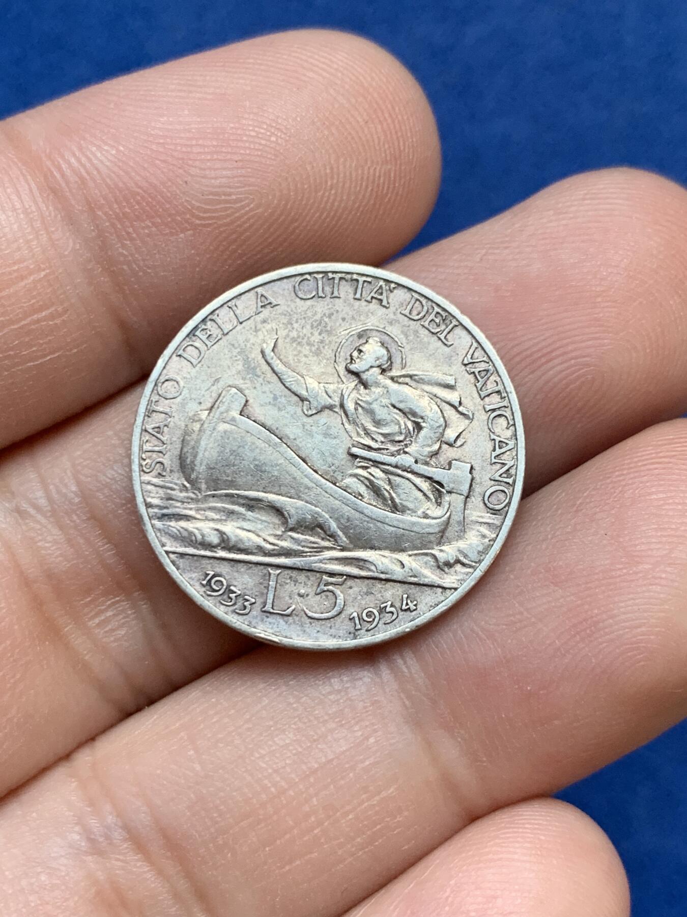 《竞宝斋》第295场- 周日，周一  2场连拍 （全场包邮） 梵蒂冈 1933年1934年双年份 圣年 5里拉 银币 流通品相 稀缺品种 发行量五万枚 厚度1.2mm 其他年份厚度1mm