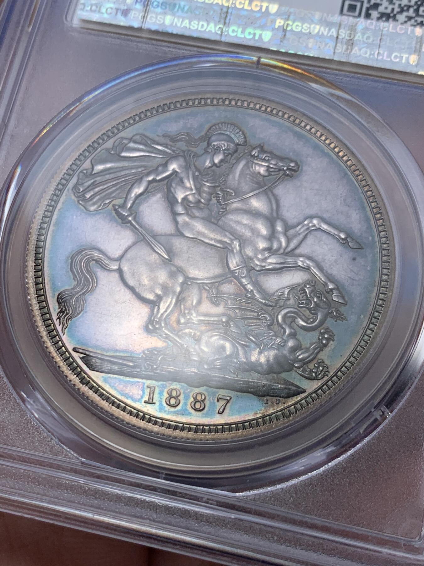 《竞宝斋》第295场- 周日，周一  2场连拍 （全场包邮） PCGS PR62CAM 英国1887年维多利亚1克朗马剑精制银币 蓝汪汪的底板，镜面效果明显，只有1000枚左右，大名誉品，英系资深玩家必备藏品