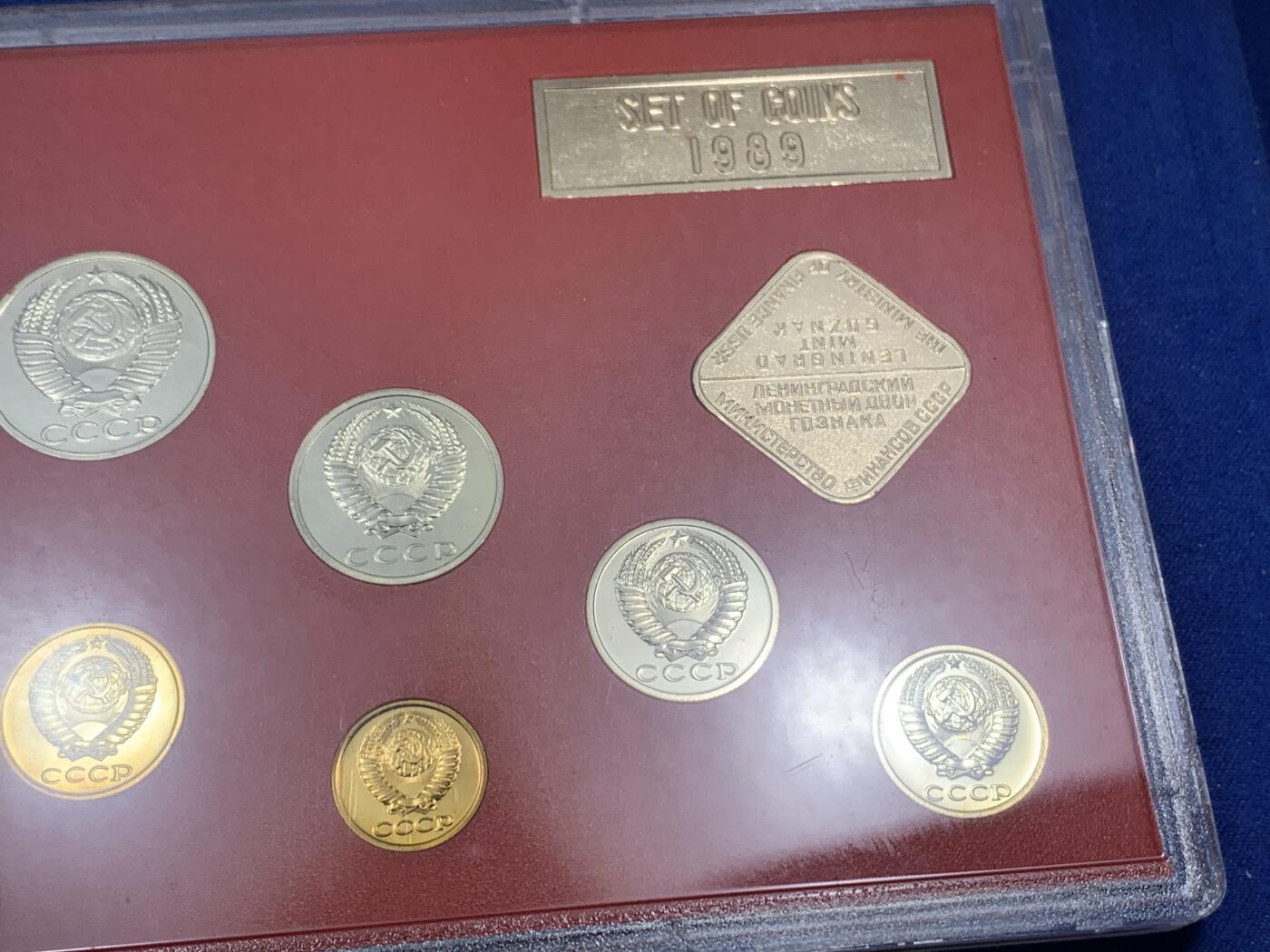 《竞宝斋》第295场- 周日，周一  2场连拍 （全场包邮） 苏联1989年官方精制套币，带章！