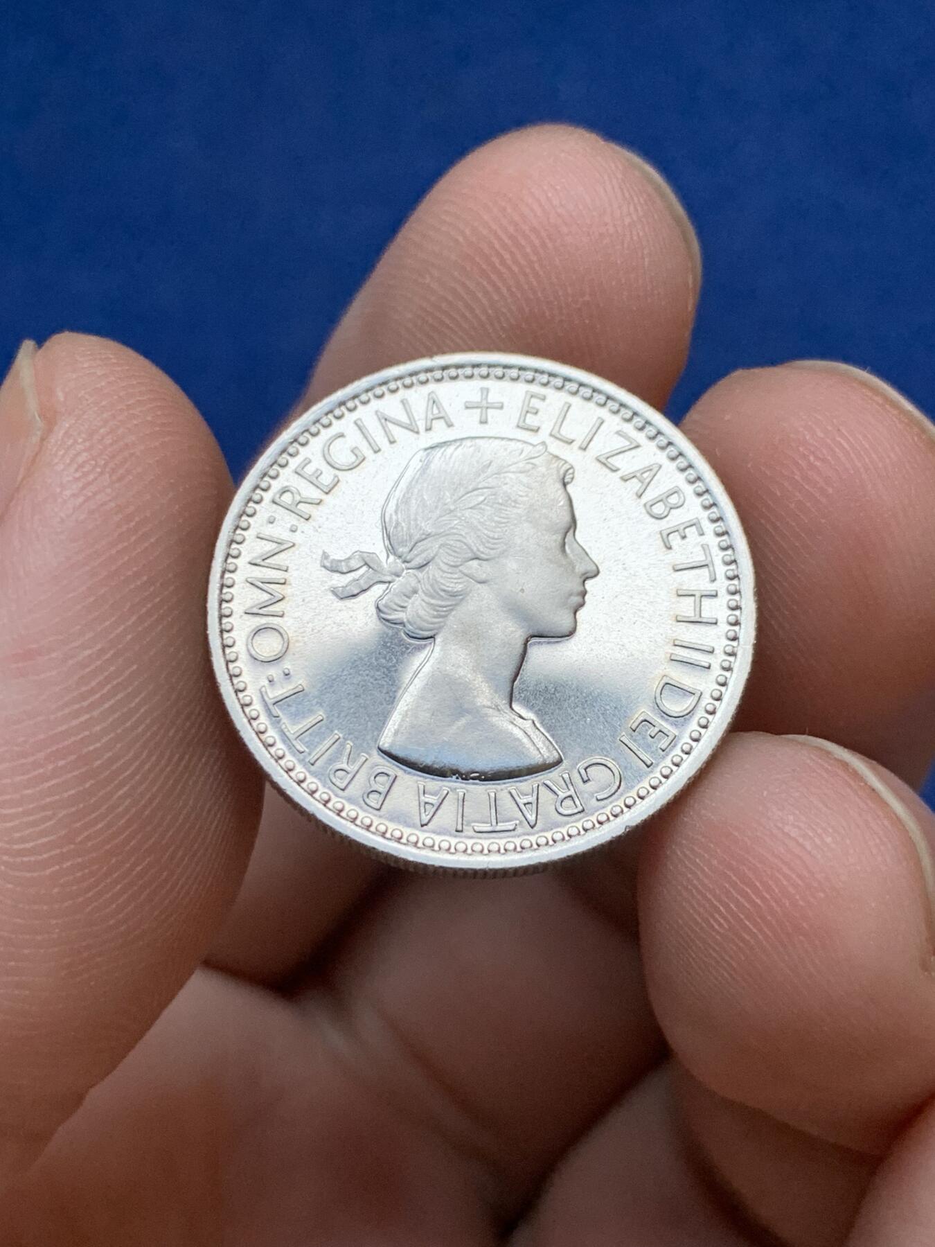 《竞宝斋》第295场- 周日，周一  2场连拍 （全场包邮） 1953年英国伊丽莎白二世加冕首年精制先令，BU品相带came的感觉