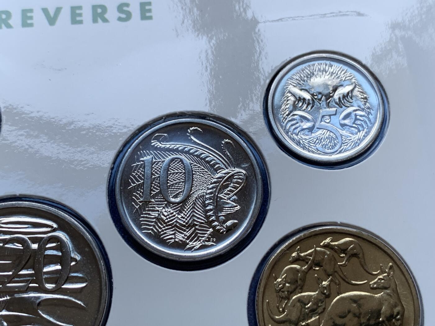 《竞宝斋》第295场- 周日，周一  2场连拍 （全场包邮） 稀少！1991 澳大利亚 十进制25周年纪念 官方MS 保存极为完好 毫无氧化 经典的MS比PS贵一大截的品种 发行量极少只有25,000套 克书参考价200刀 外拍炒上天了