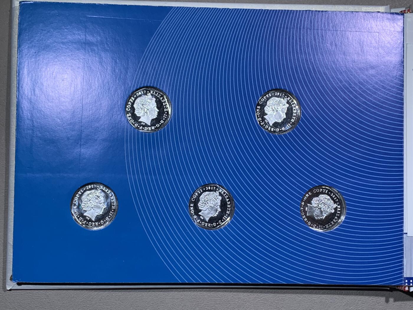 《竞宝斋》第295场- 周日，周一  2场连拍 （全场包邮） 香港回归20周年纪念银章套 共4组 20枚 60克 0.999银