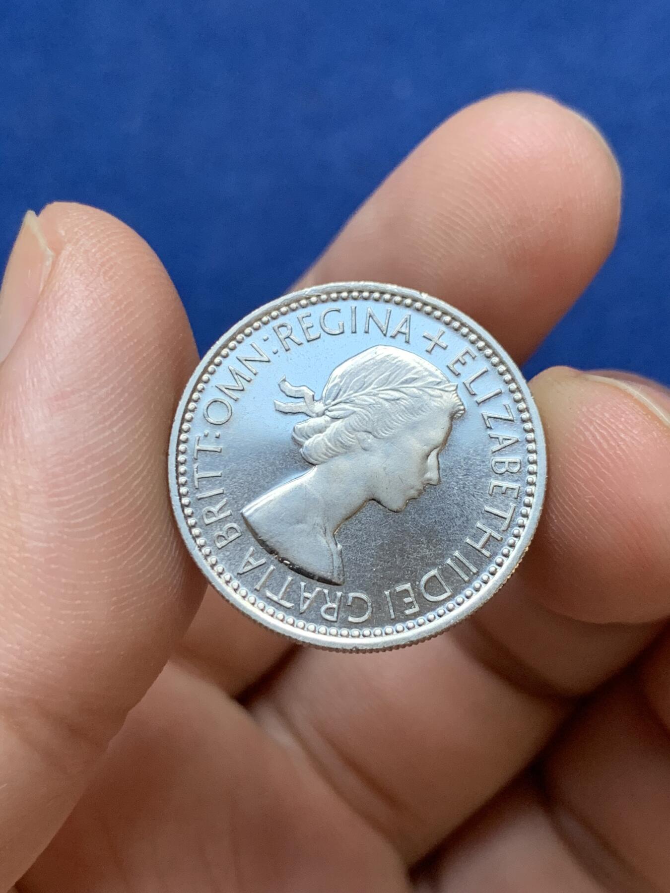 《竞宝斋》第295场- 周日，周一  2场连拍 （全场包邮） 1953年英国伊丽莎白二世加冕首年精制先令，BU品相带came的感觉