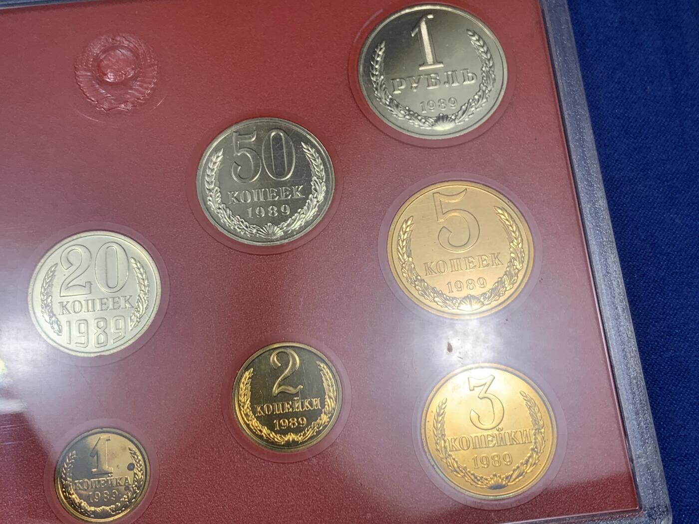 《竞宝斋》第295场- 周日，周一  2场连拍 （全场包邮） 苏联1989年官方精制套币，带章！